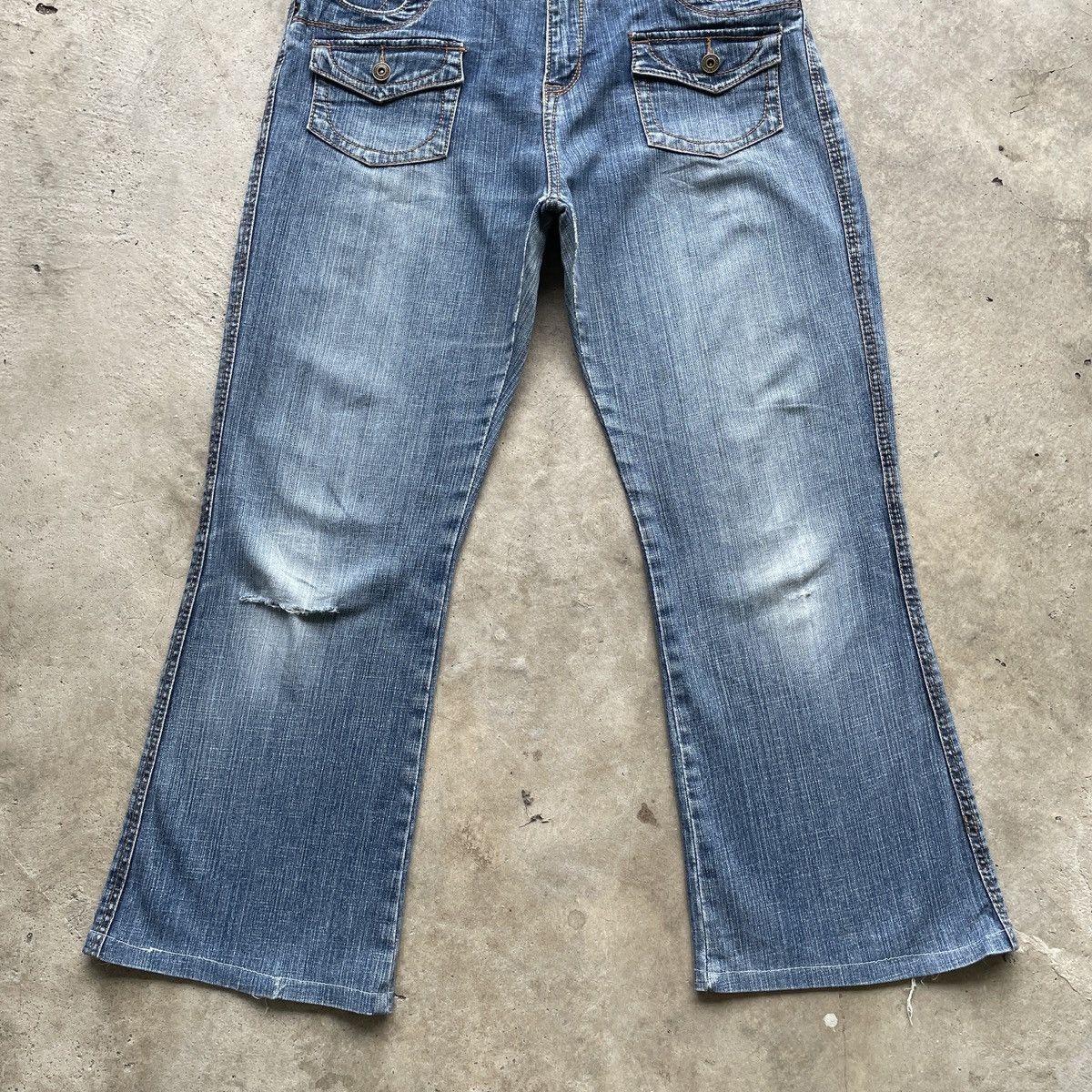 Japanese Brand Japanese Vintage Faded FLARE Denim Jeans Pants Distressed Size US 32 / EU 48 - 4 Thumbnail