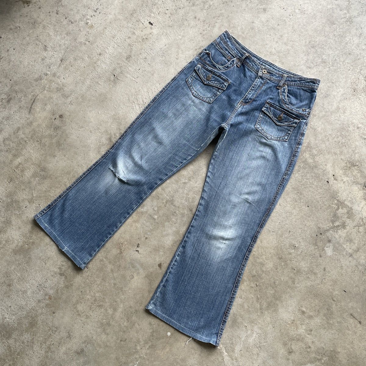 Japanese Brand Japanese Vintage Faded FLARE Denim Jeans Pants Distressed Size US 32 / EU 48 - 2 Thumbnail