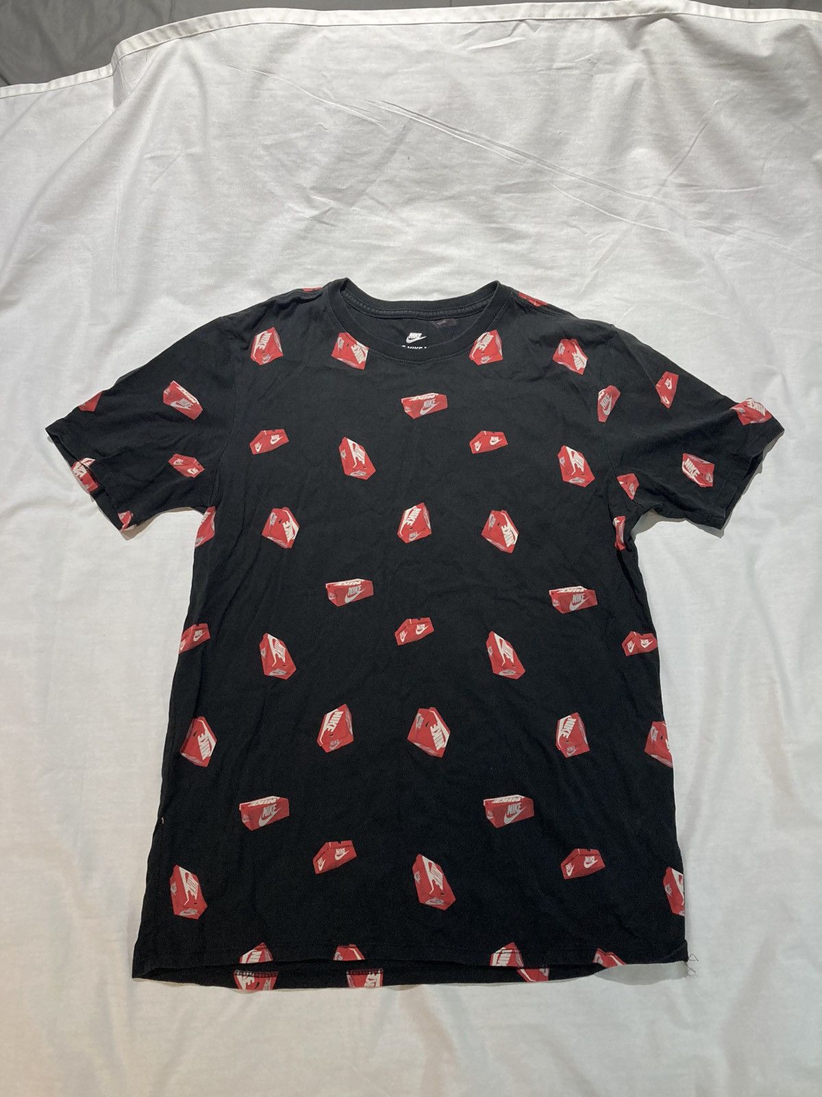 Nike shoebox t-shirt the Nike tee size medium