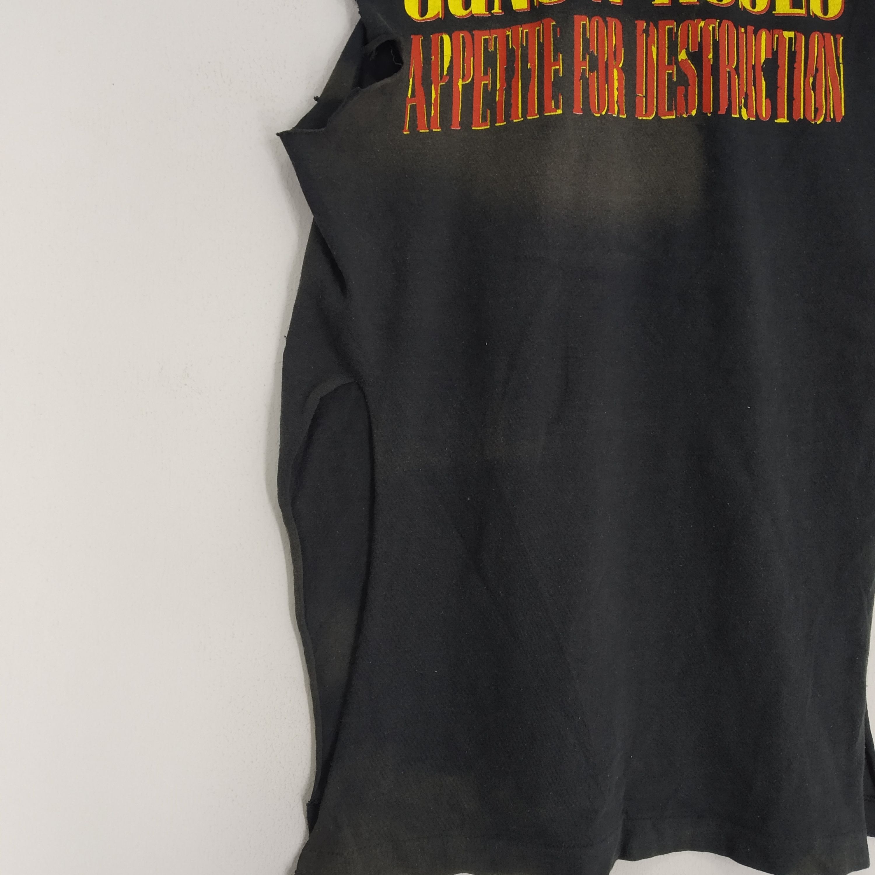 Band Tees Vintage 80s Distressed Gun N Roses Cut Off Sleeve Shirt Size US S / EU 44-46 / 1 - 11 Thumbnail