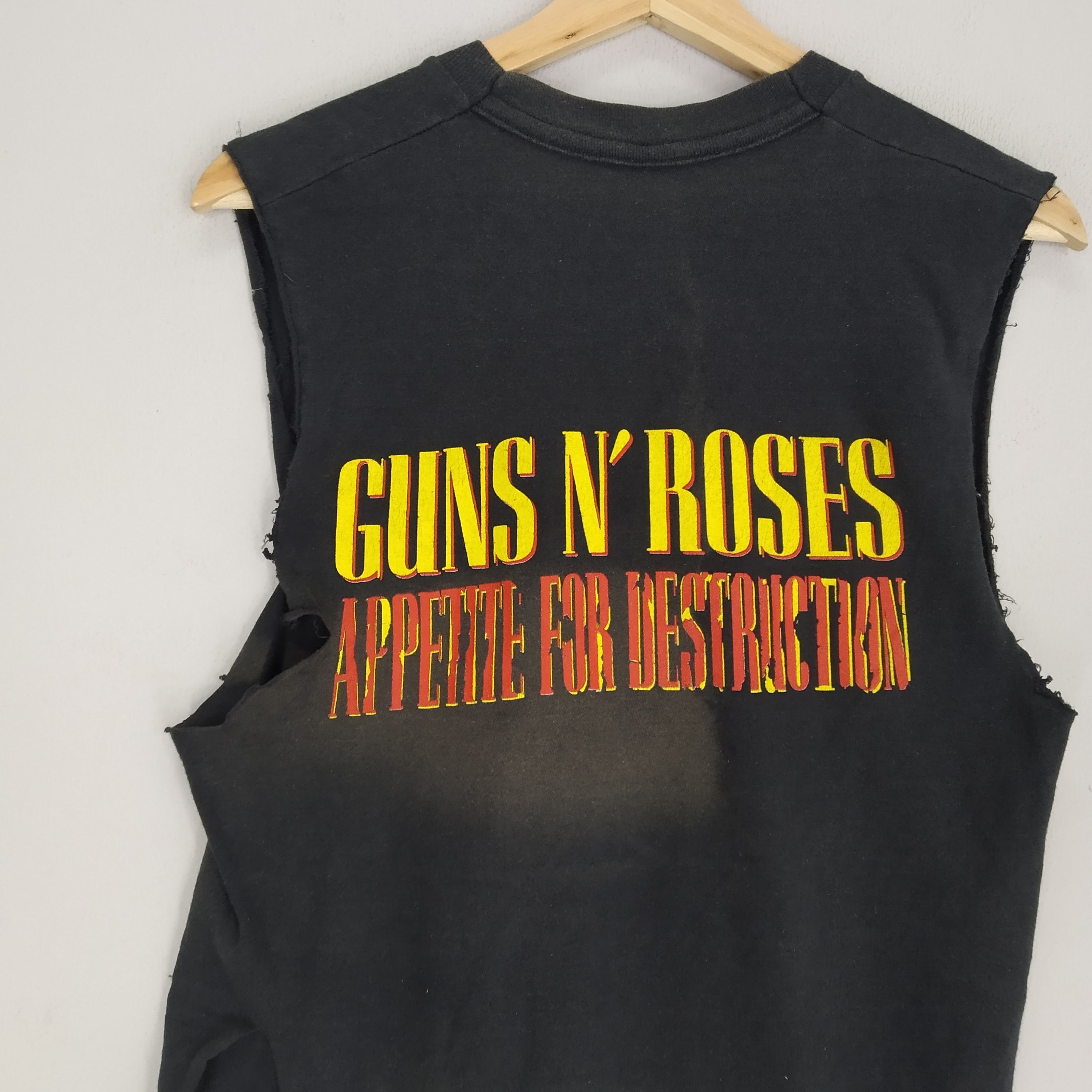 Band Tees Vintage 80s Distressed Gun N Roses Cut Off Sleeve Shirt Size US S / EU 44-46 / 1 - 9 Thumbnail
