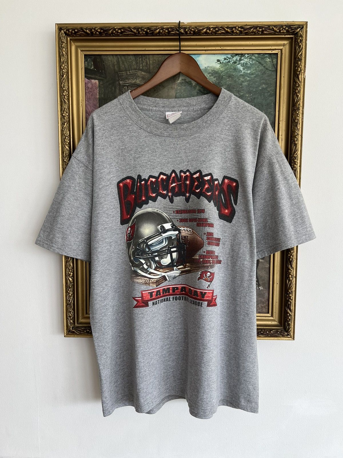 NFL Vintage 2002 Tampa Bay Buccaneers NFL Gray Tee Size US XL / EU 56 / 4 - 1 Thumbnail