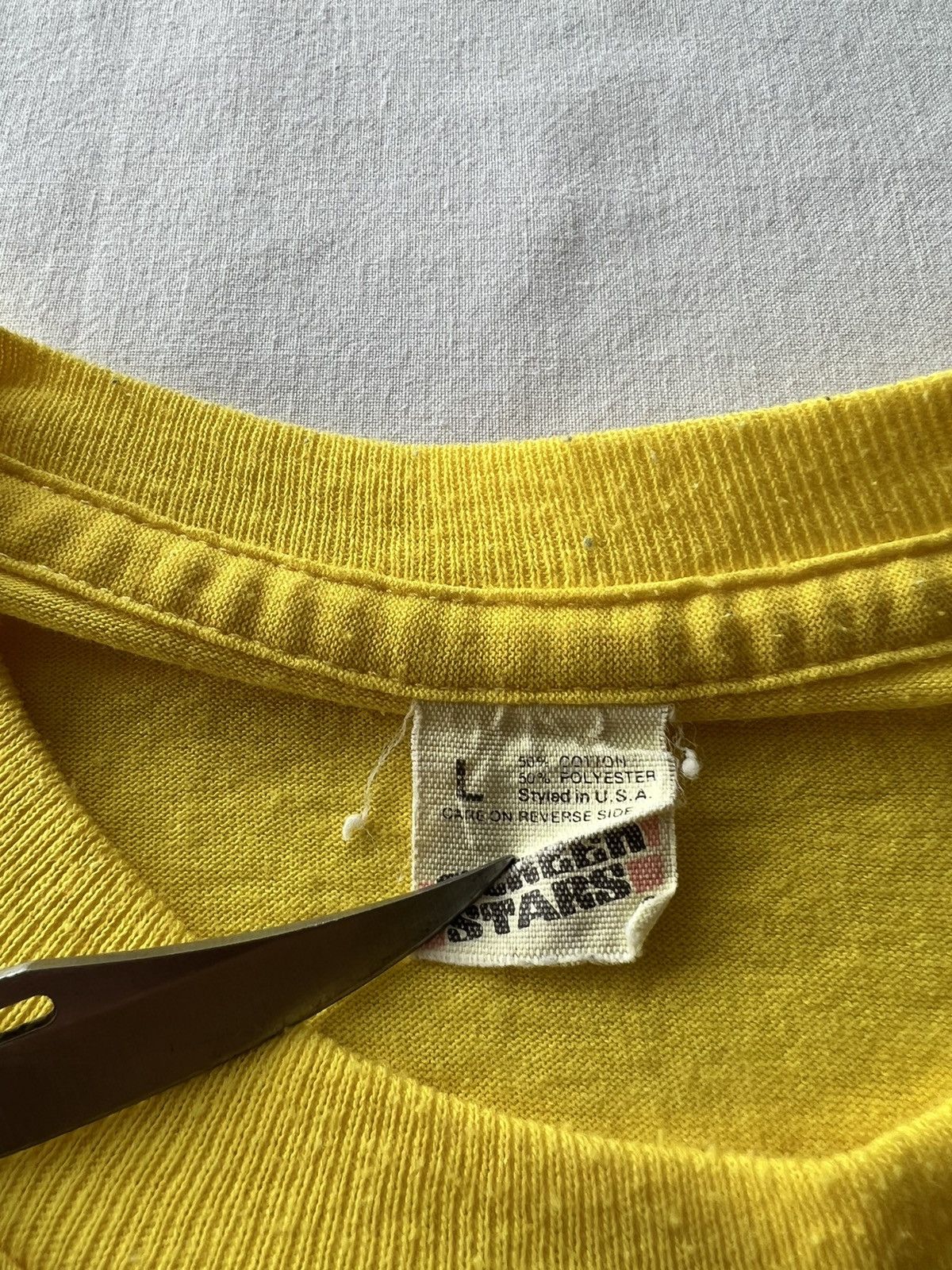 Band Tees Vintage 1988 Donald Duck Killer Air Waves Yellow Tee Size US L / EU 52-54 / 3 - 10 Thumbnail