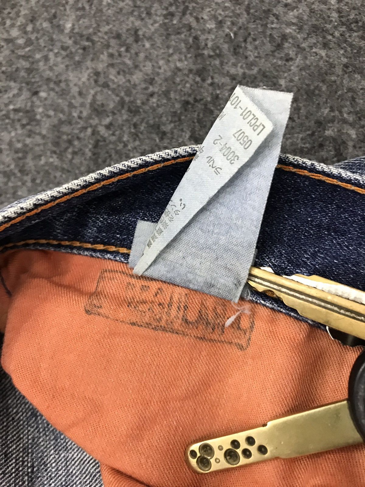 Levi's Vintage Clothing Beauty Faded Levi’s Classic Blue Denim Jeans Distressed Size US 32 / EU 48 - 16 Thumbnail