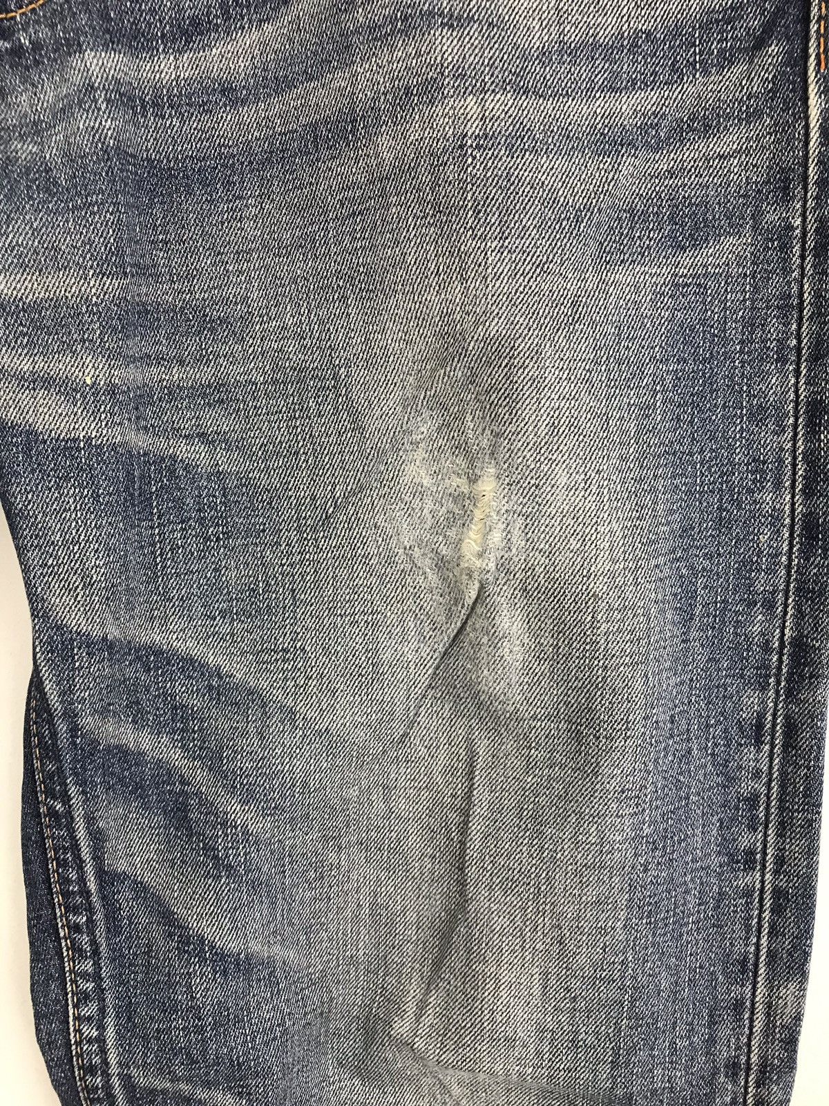 Levi's Vintage Clothing Beauty Faded Levi’s Classic Blue Denim Jeans Distressed Size US 32 / EU 48 - 12 Thumbnail