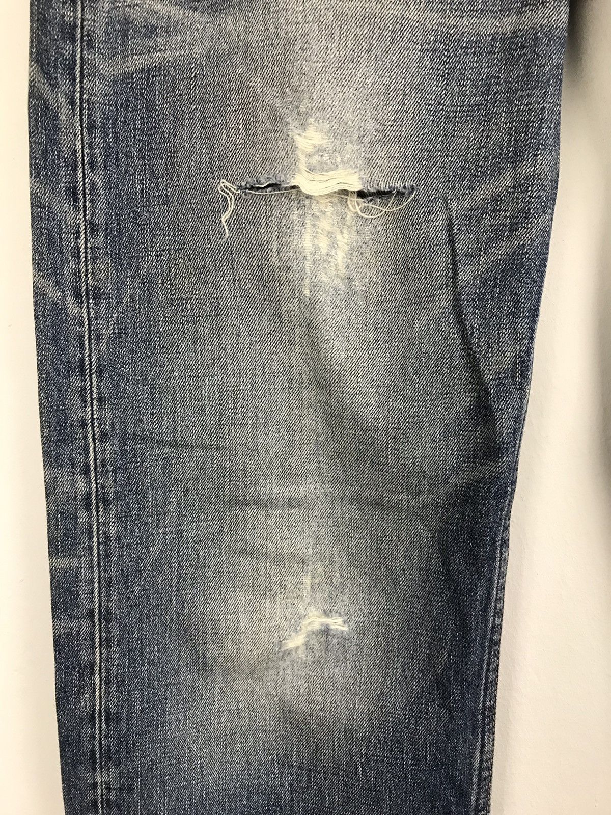 Levi's Vintage Clothing Beauty Faded Levi’s Classic Blue Denim Jeans Distressed Size US 32 / EU 48 - 11 Thumbnail