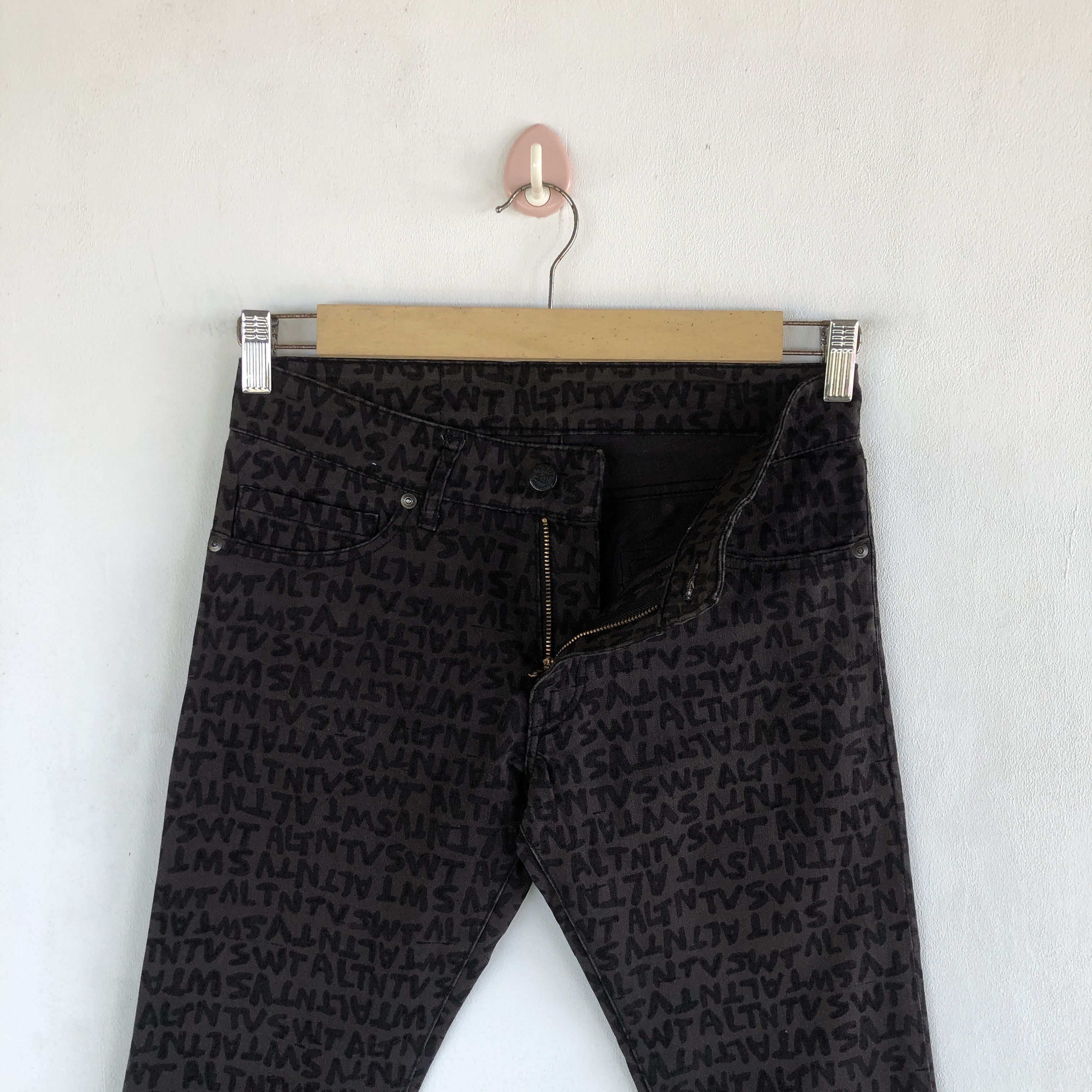 Japanese Brand Vintage RNA Inc Jeans Japanese Overprint Denim Pants Size 28" / US 6 / IT 42 - 8 Thumbnail