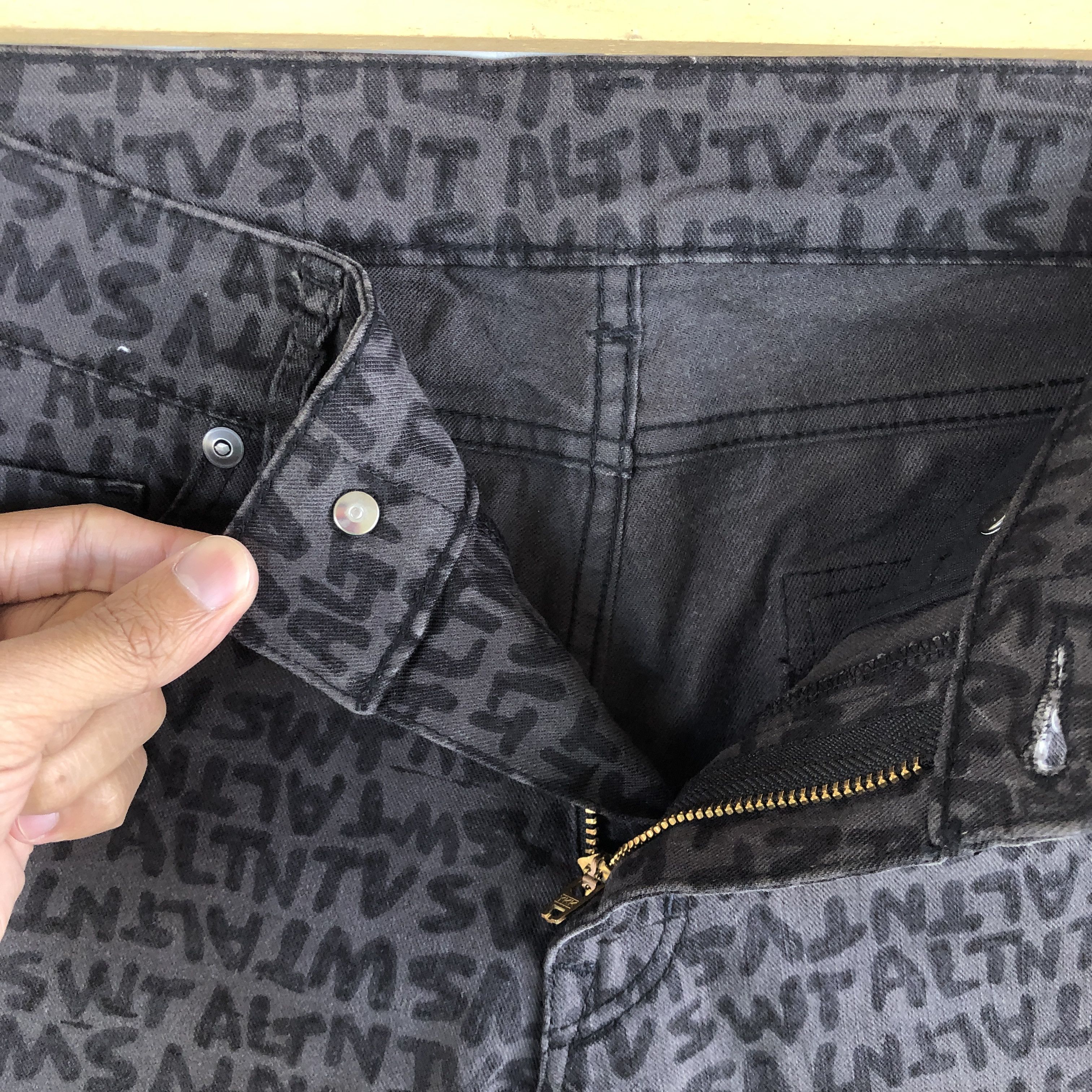 Japanese Brand Vintage RNA Inc Jeans Japanese Overprint Denim Pants Size 28" / US 6 / IT 42 - 9 Thumbnail