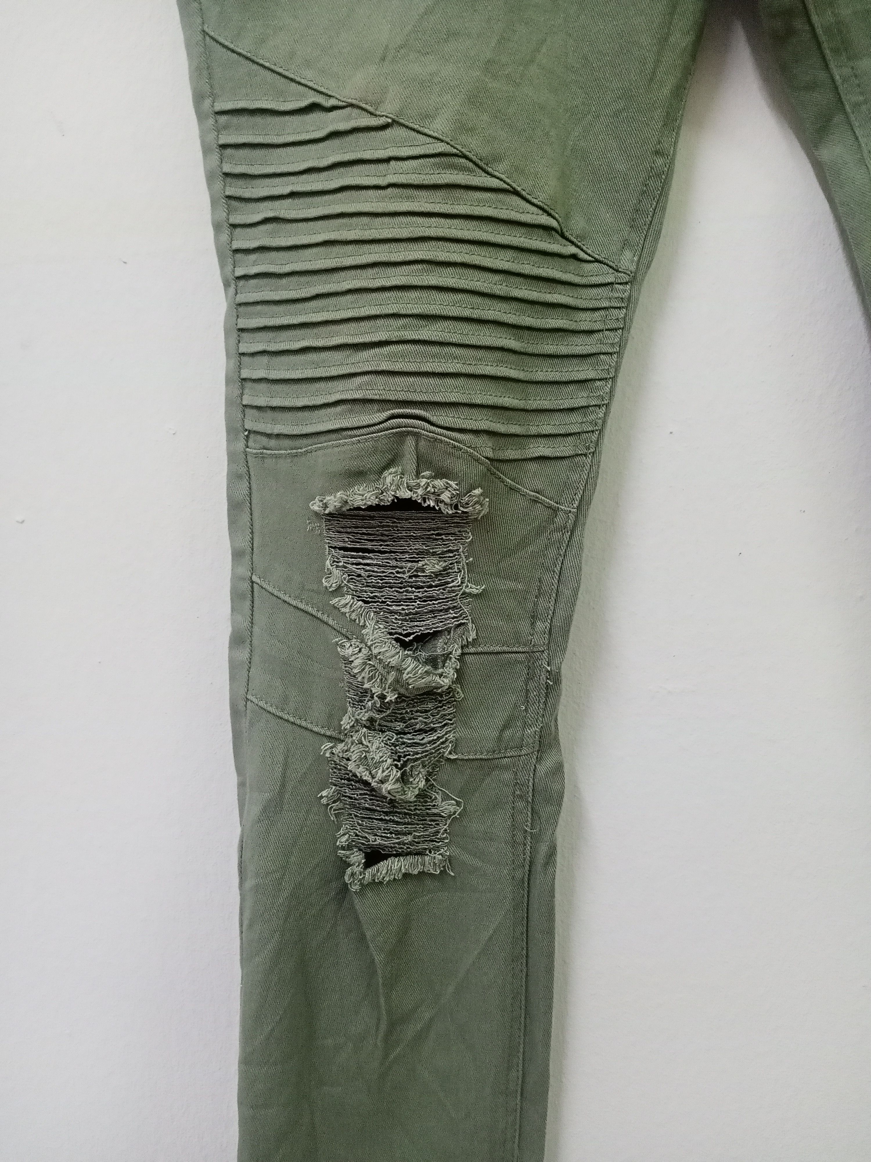 H&M H&M Distressed Skinny Jeans Size US 32 / EU 48 - 4 Thumbnail