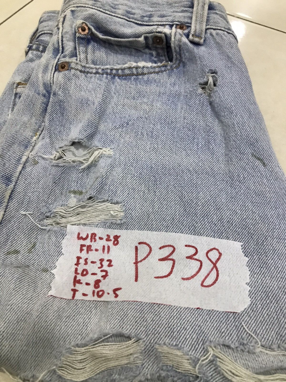Levi's Vtg distressed Levis 501 button 552 USA DENIM Size US 28 / EU 44 - 25 Thumbnail