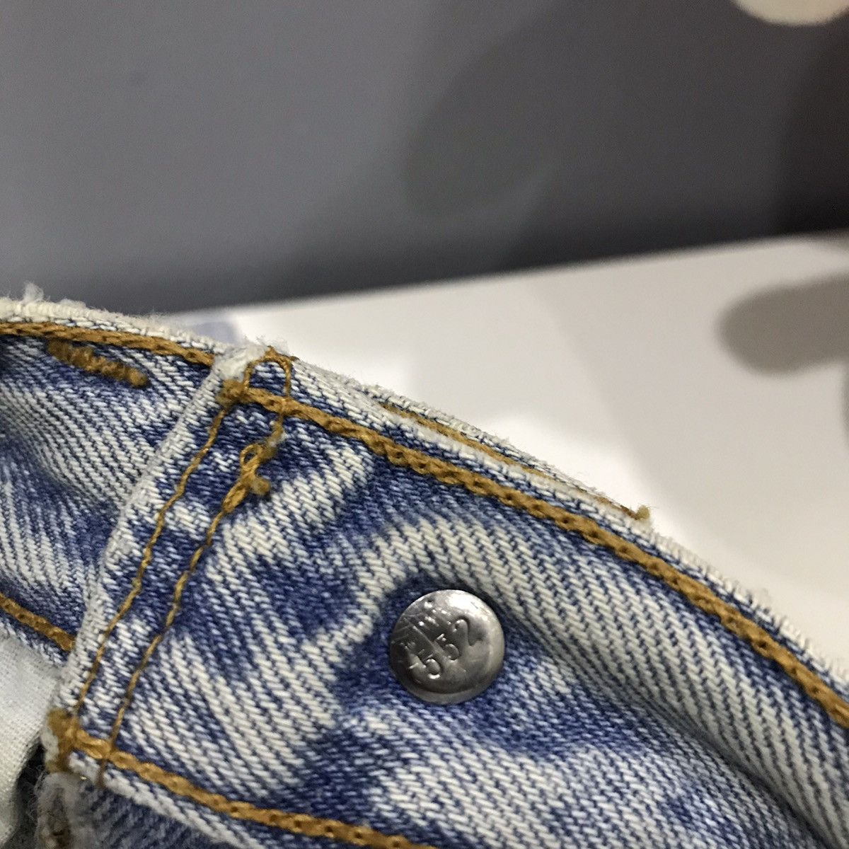 Levi's Vtg distressed Levis 501 button 552 USA DENIM Size US 28 / EU 44 - 24 Thumbnail