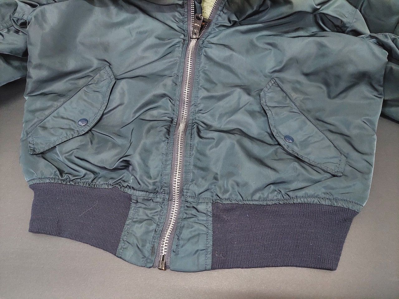 Alpha Industries × Vintage Faded Thrashed Alpha Industries Bomber Jacket Size US M / EU 48-50 / 2 - 6 Thumbnail