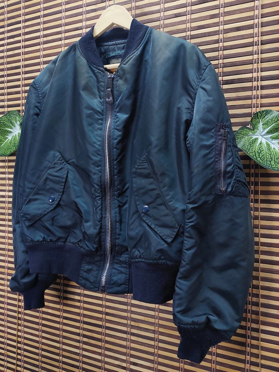 Alpha Industries × Vintage Faded Thrashed Alpha Industries Bomber Jacket Size US M / EU 48-50 / 2 - 5 Thumbnail