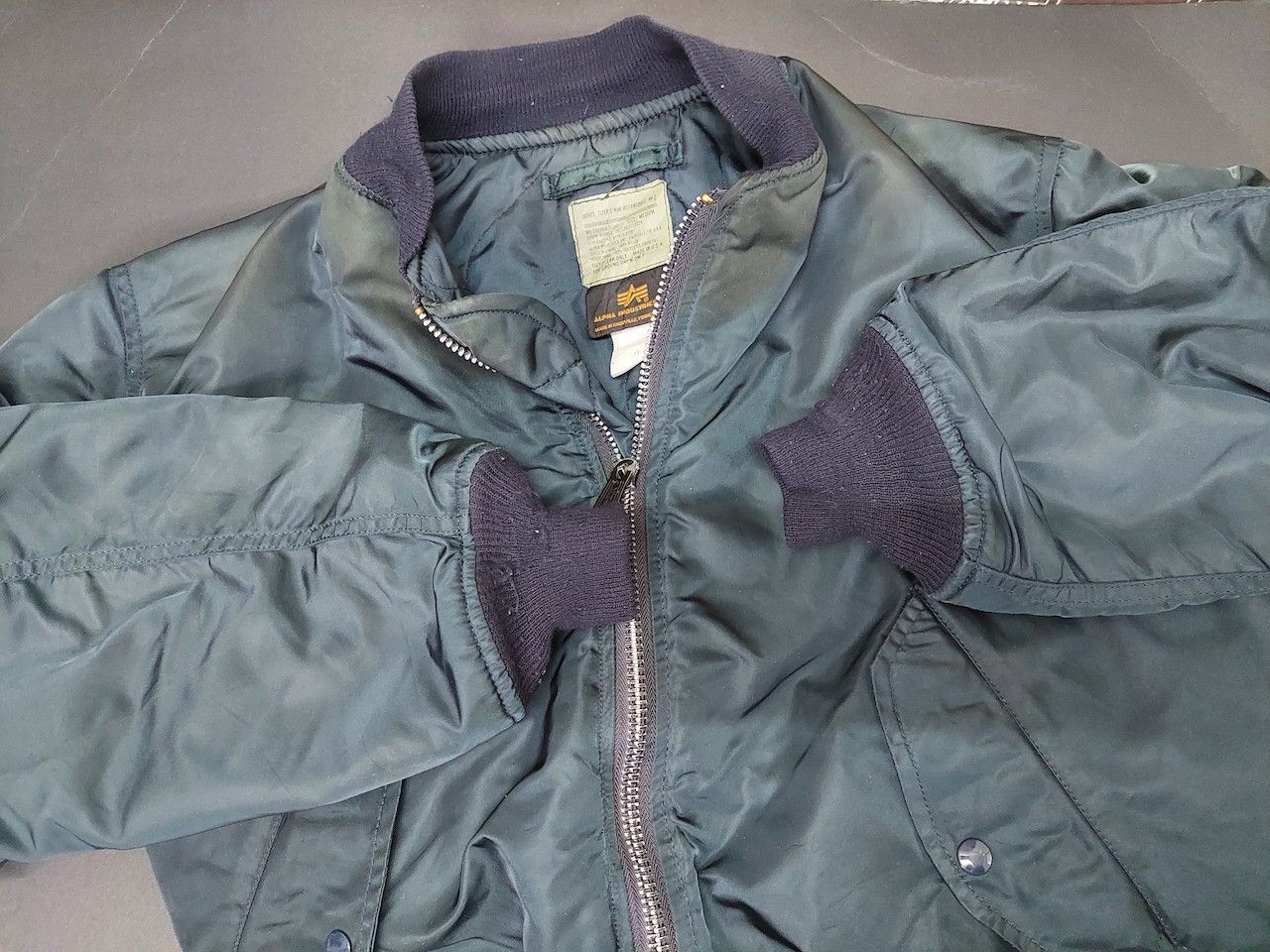 Alpha Industries × Vintage Faded Thrashed Alpha Industries Bomber Jacket Size US M / EU 48-50 / 2 - 3 Thumbnail