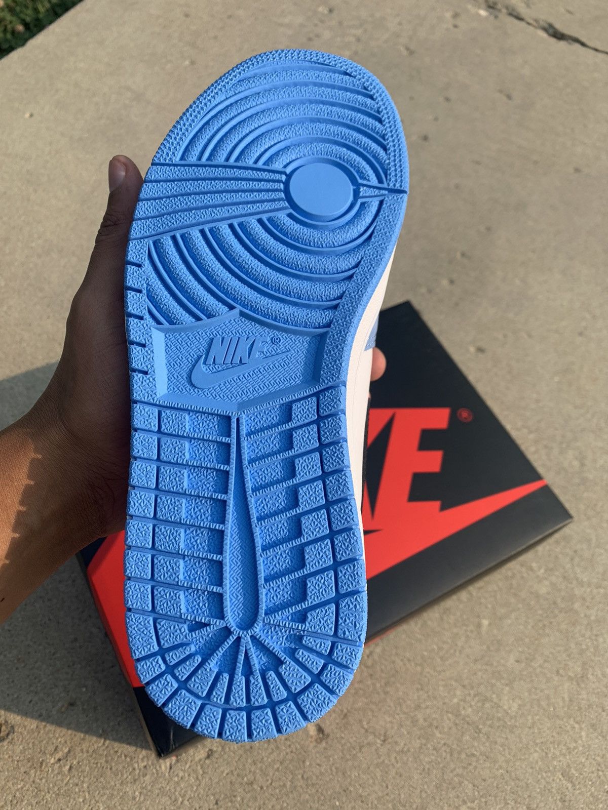 Jordan Brand × Nike Nike Air Jordan 1 Retro OG University Blue Size US 8 / EU 41 - 8 Thumbnail
