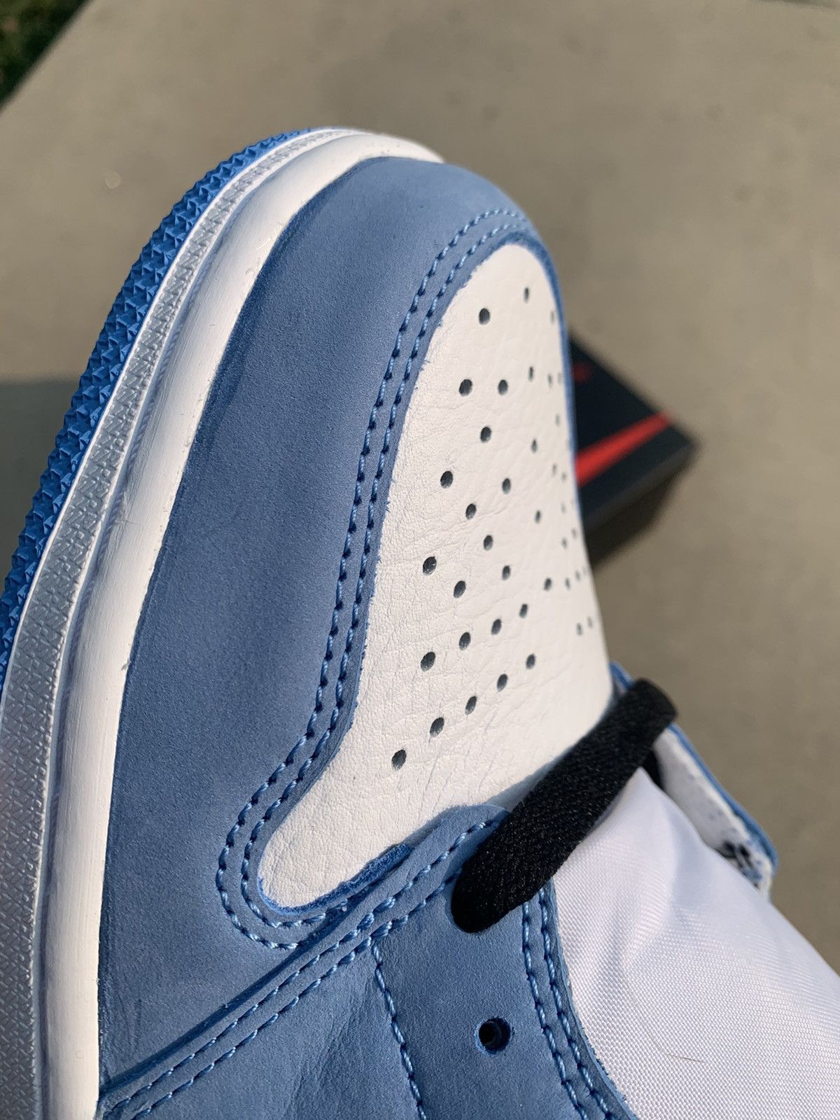 Jordan Brand × Nike Nike Air Jordan 1 Retro OG University Blue Size US 8 / EU 41 - 3 Thumbnail
