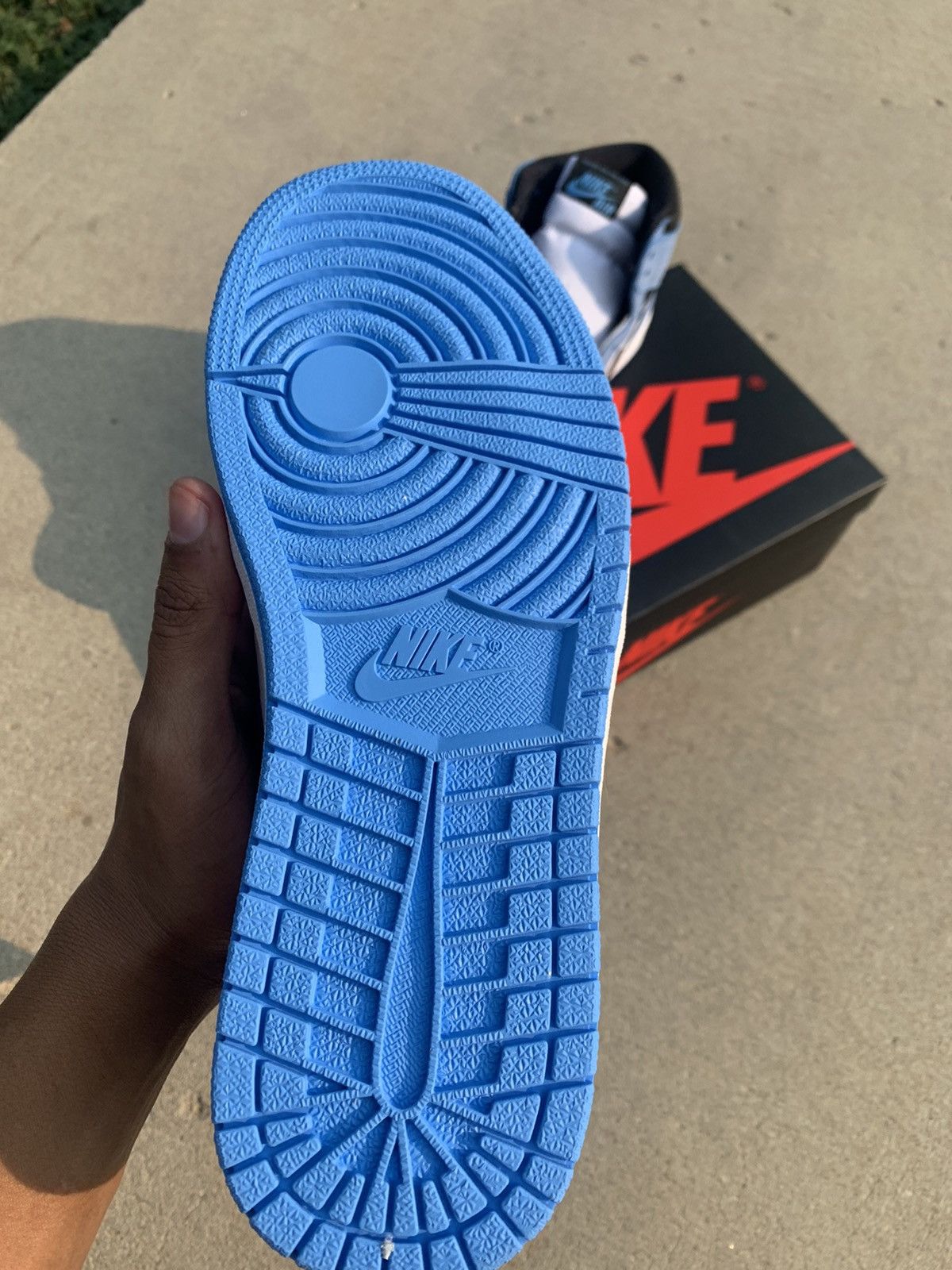 Jordan Brand × Nike Nike Air Jordan 1 Retro OG University Blue Size US 8 / EU 41 - 5 Thumbnail