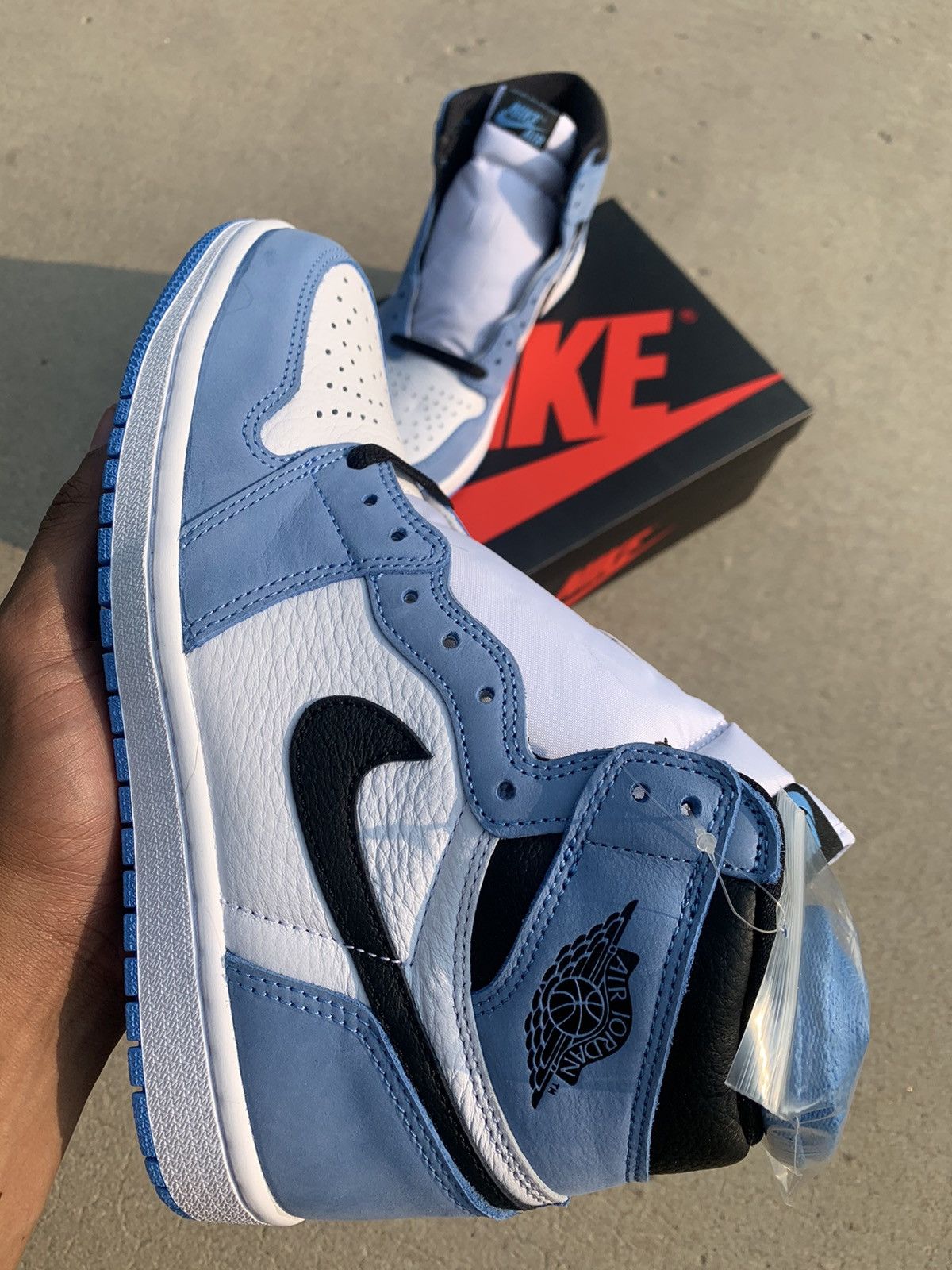 Jordan Brand × Nike Nike Air Jordan 1 Retro OG University Blue Size US 8 / EU 41 - 2 Thumbnail