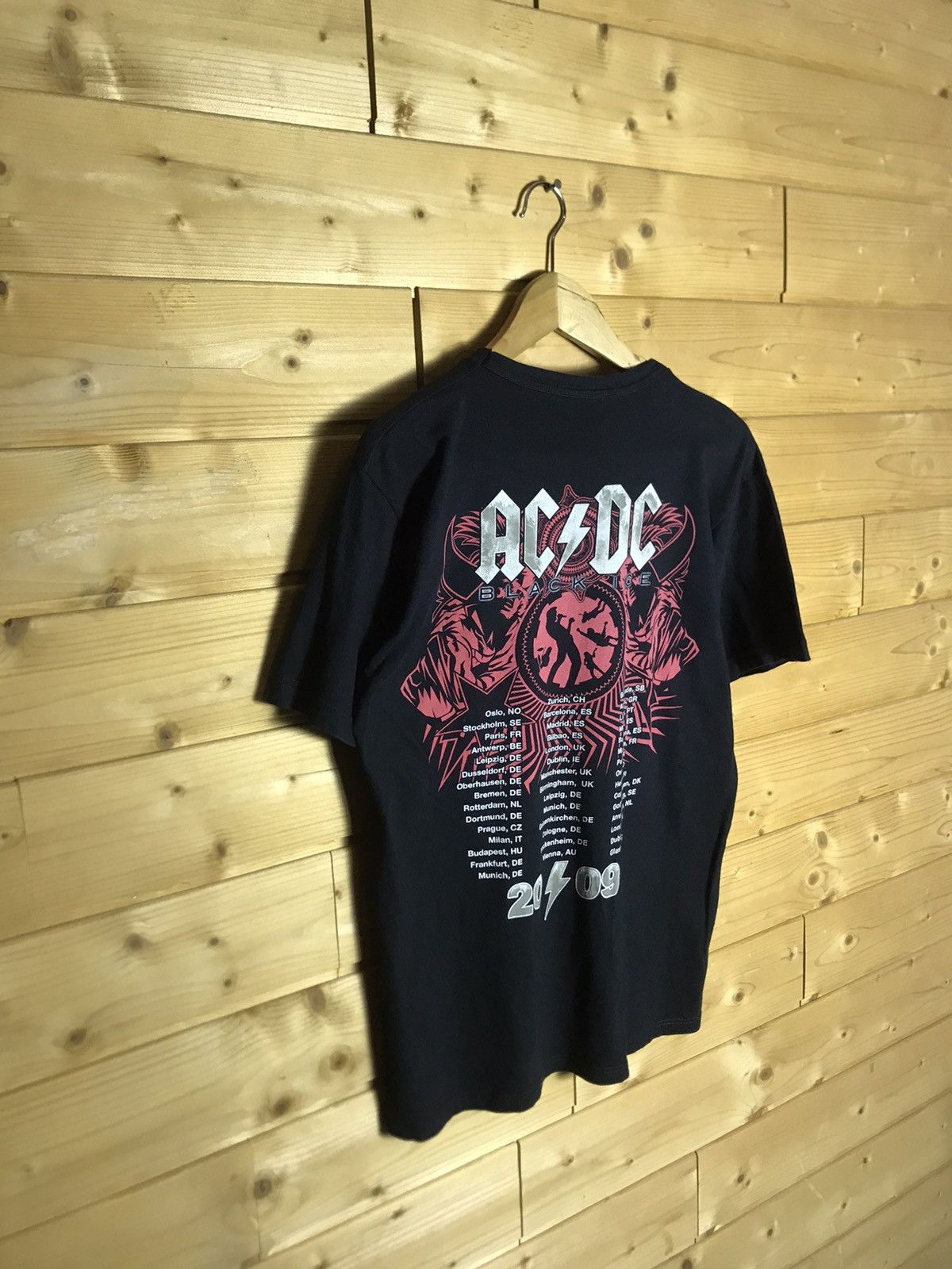 Vintage AC/DC 2009 tour t-shirt Size US M / EU 48-50 / 2 - 8 Thumbnail