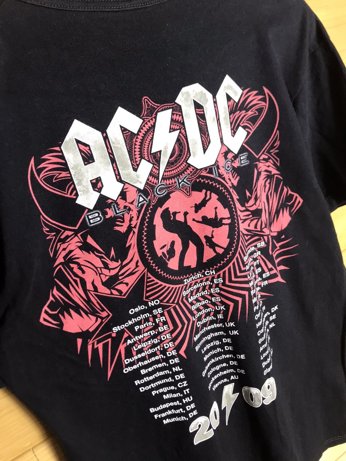 Vintage AC/DC 2009 tour t-shirt Size US M / EU 48-50 / 2 - 9 Thumbnail