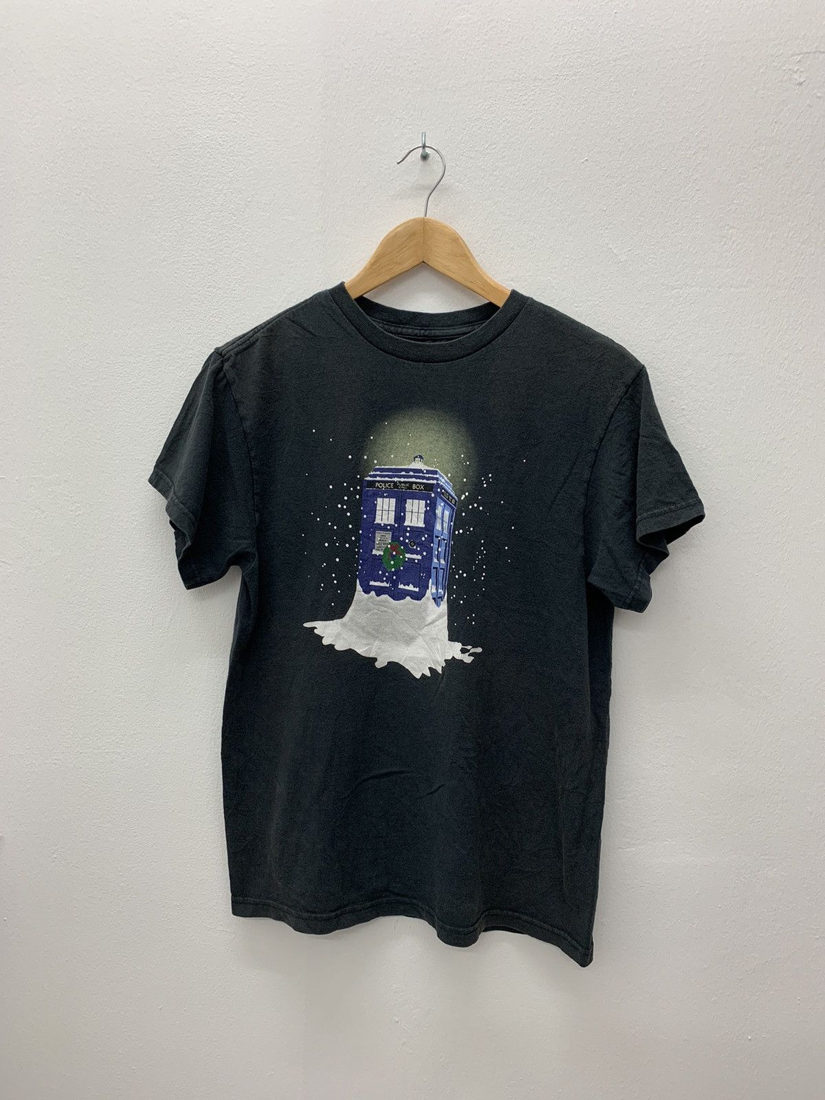 Vintage Vintage 2000s The Who Police Box Tshirt Size US M / EU 48-50 / 2 - 1 Thumbnail