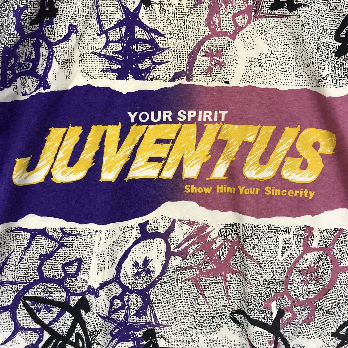 Vintage Vintage 90s JUVENTUS Over Print Surf Football Club Tshirt Size US M / EU 48-50 / 2 - 3 Thumbnail