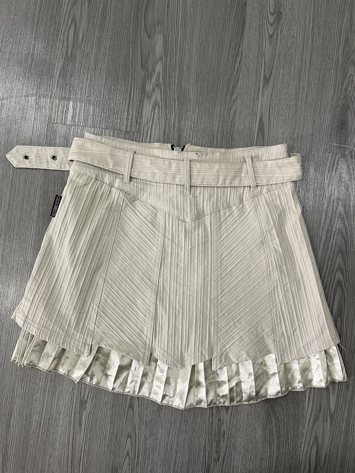 Japanese Brand × Seditionaries Odds On Japan Pleated Punker Bondage Belted Skirt Size 26" / US 2 / IT 38 - 2 Thumbnail