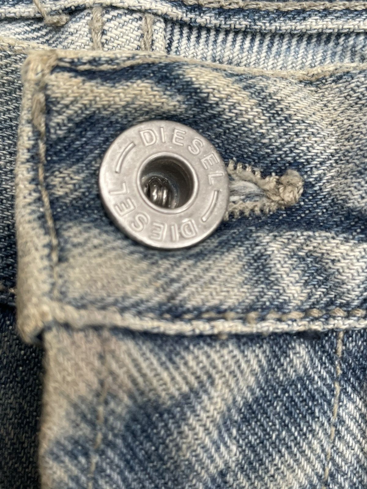 Diesel Vintage Diesel Painted Distresed Denim Size US 33 - 15 Thumbnail
