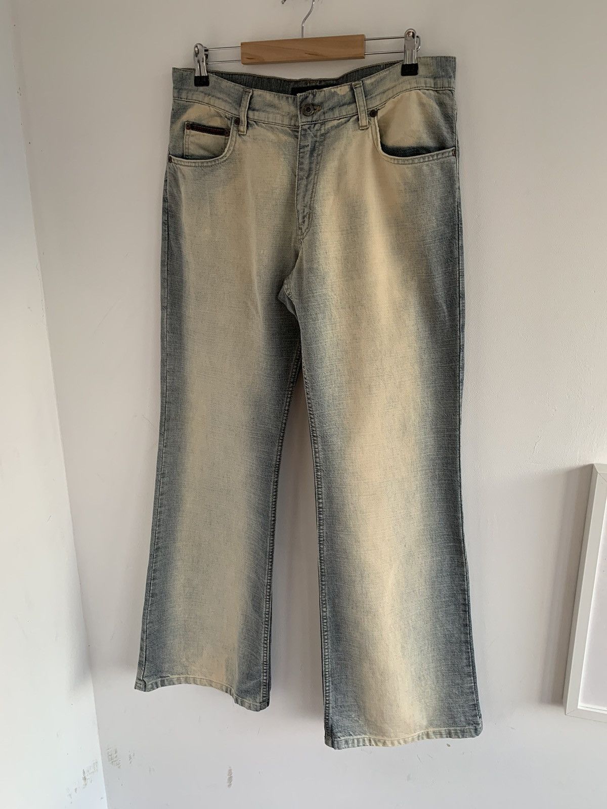 Japanese Brand Vintage Blend Yellowed Stonewashed Wide Flair Jeans Size US 32 / EU 48 - 6 Thumbnail