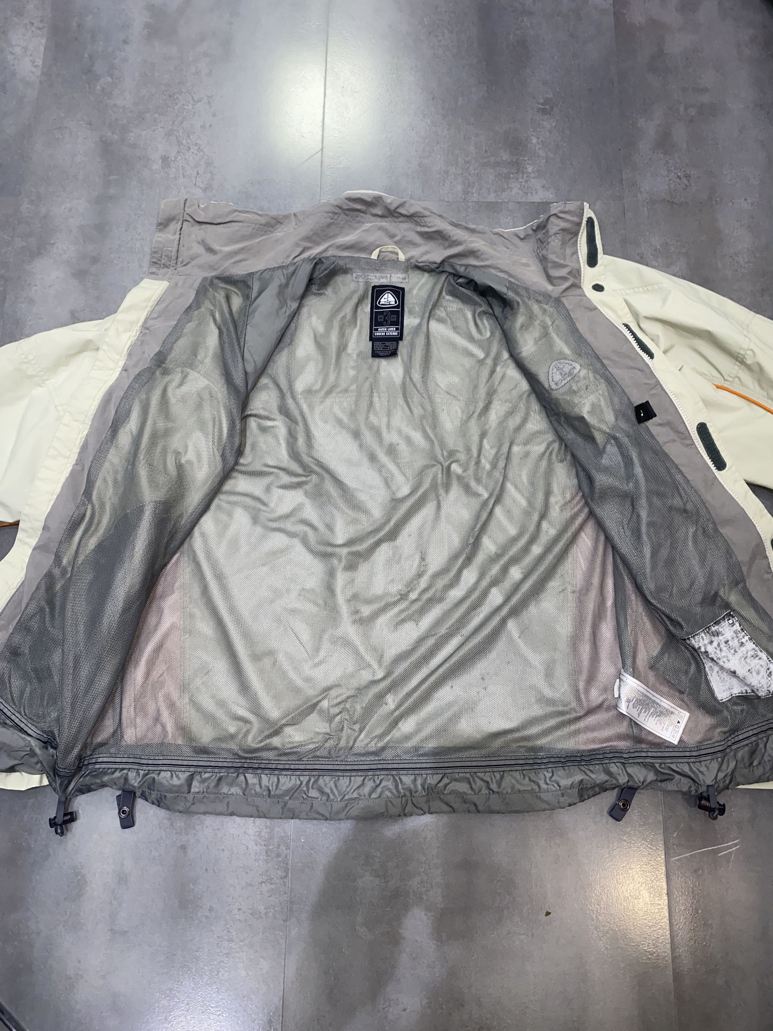 Nike ACG Vintage Nike ACG Storm-Clad Beige Technical Ski Jacket Size US L / EU 52-54 / 3 - 16 Thumbnail