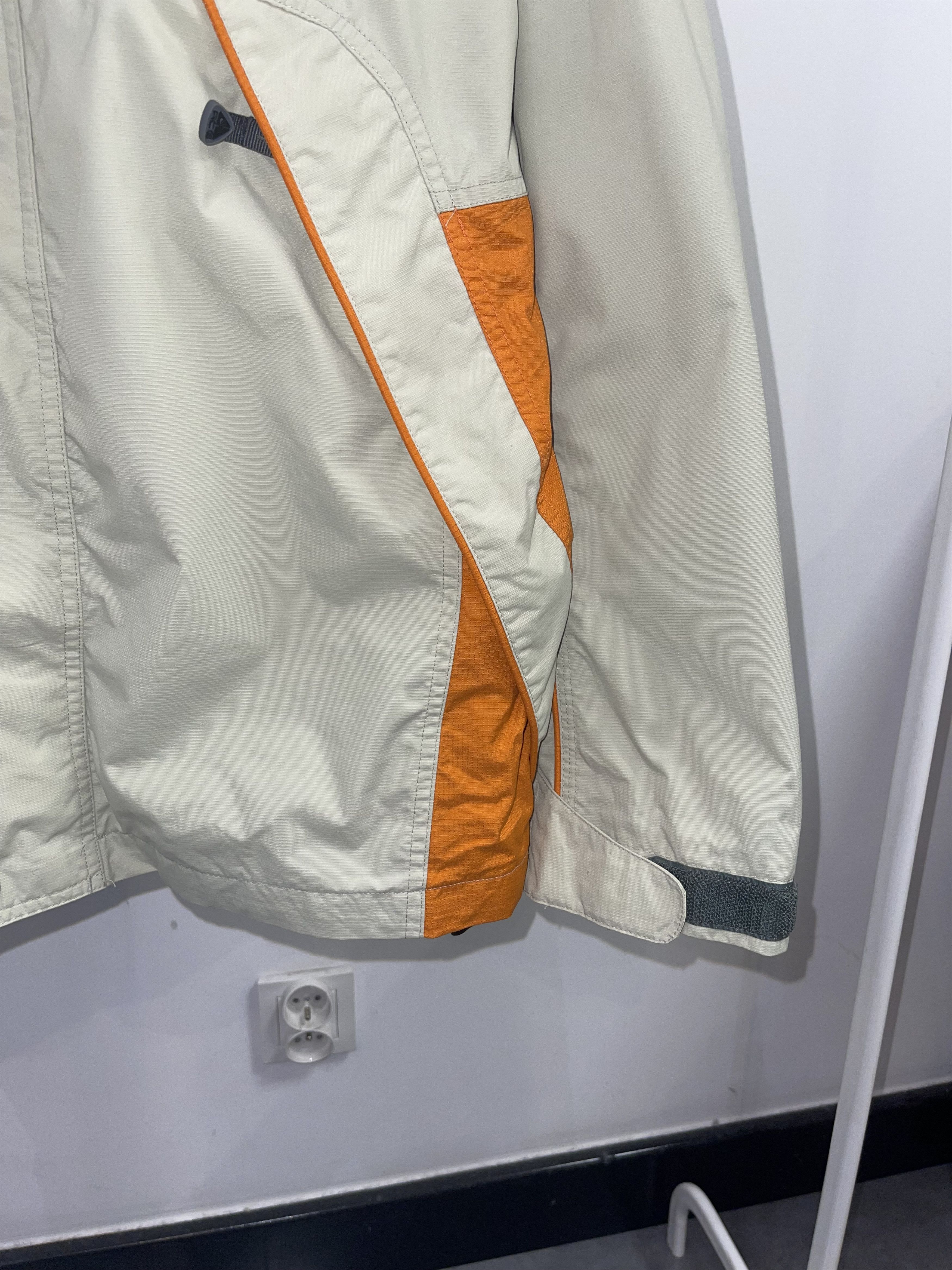 Nike ACG Vintage Nike ACG Storm-Clad Beige Technical Ski Jacket Size US L / EU 52-54 / 3 - 3 Thumbnail