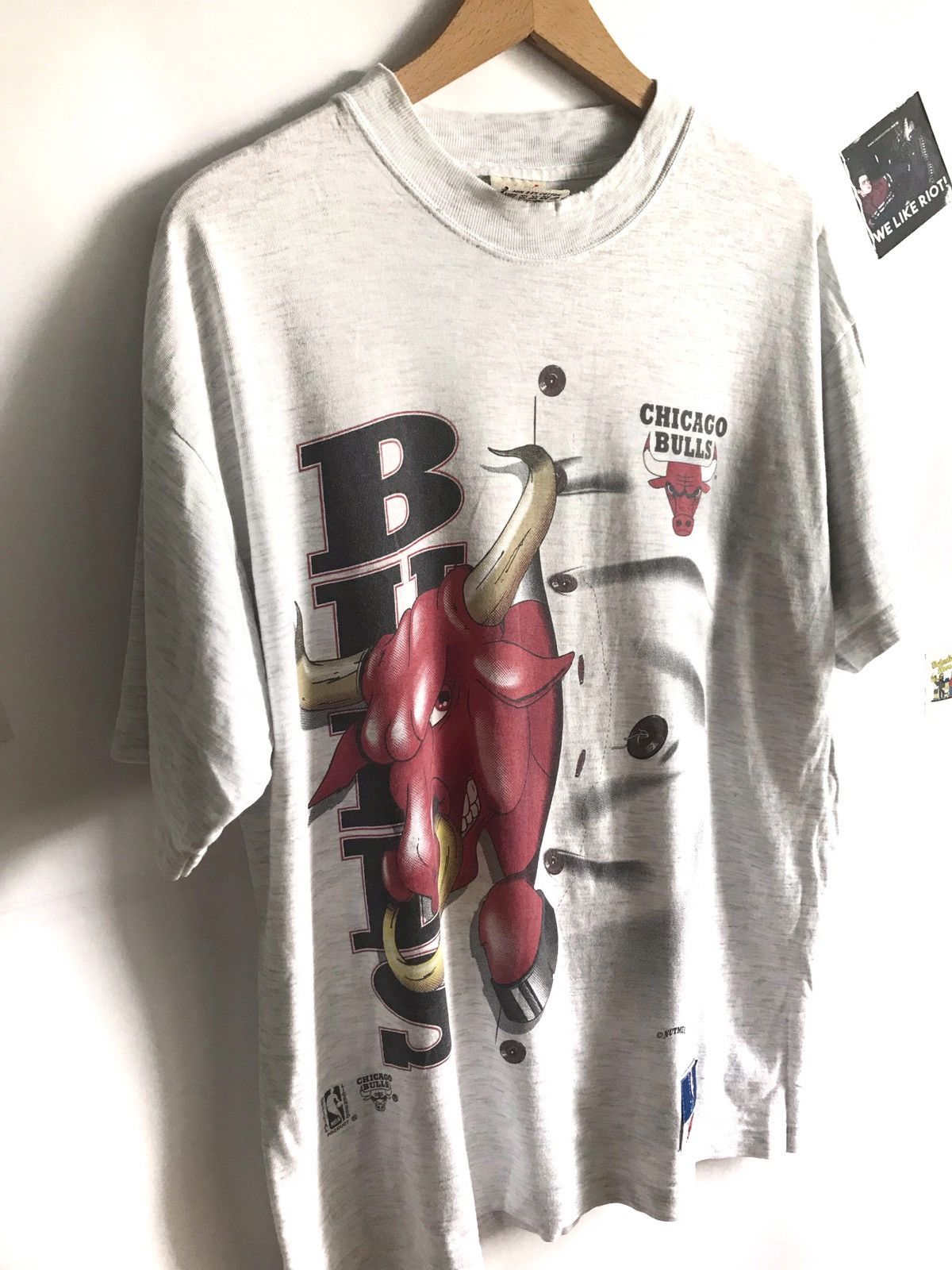 NBA × Nutmeg × Vintage Chicago Bulls Vintage 90’s Distressed Tee Size US L / EU 52-54 / 3 - 3 Thumbnail
