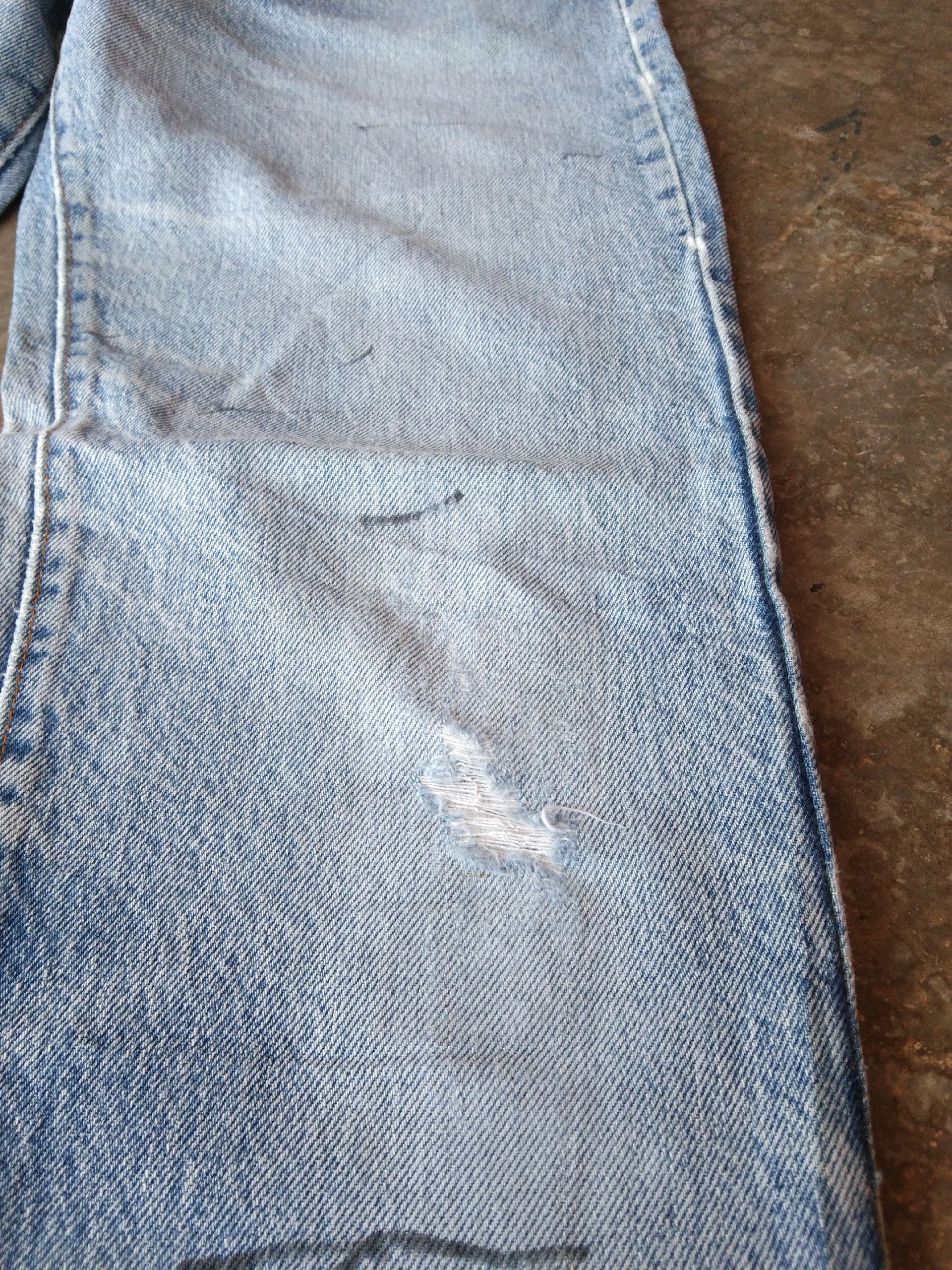 Levi's 80s Vintage Levi's 501 Made In USA Distressed Jeans 27x28 Size US 27 - 8 Thumbnail