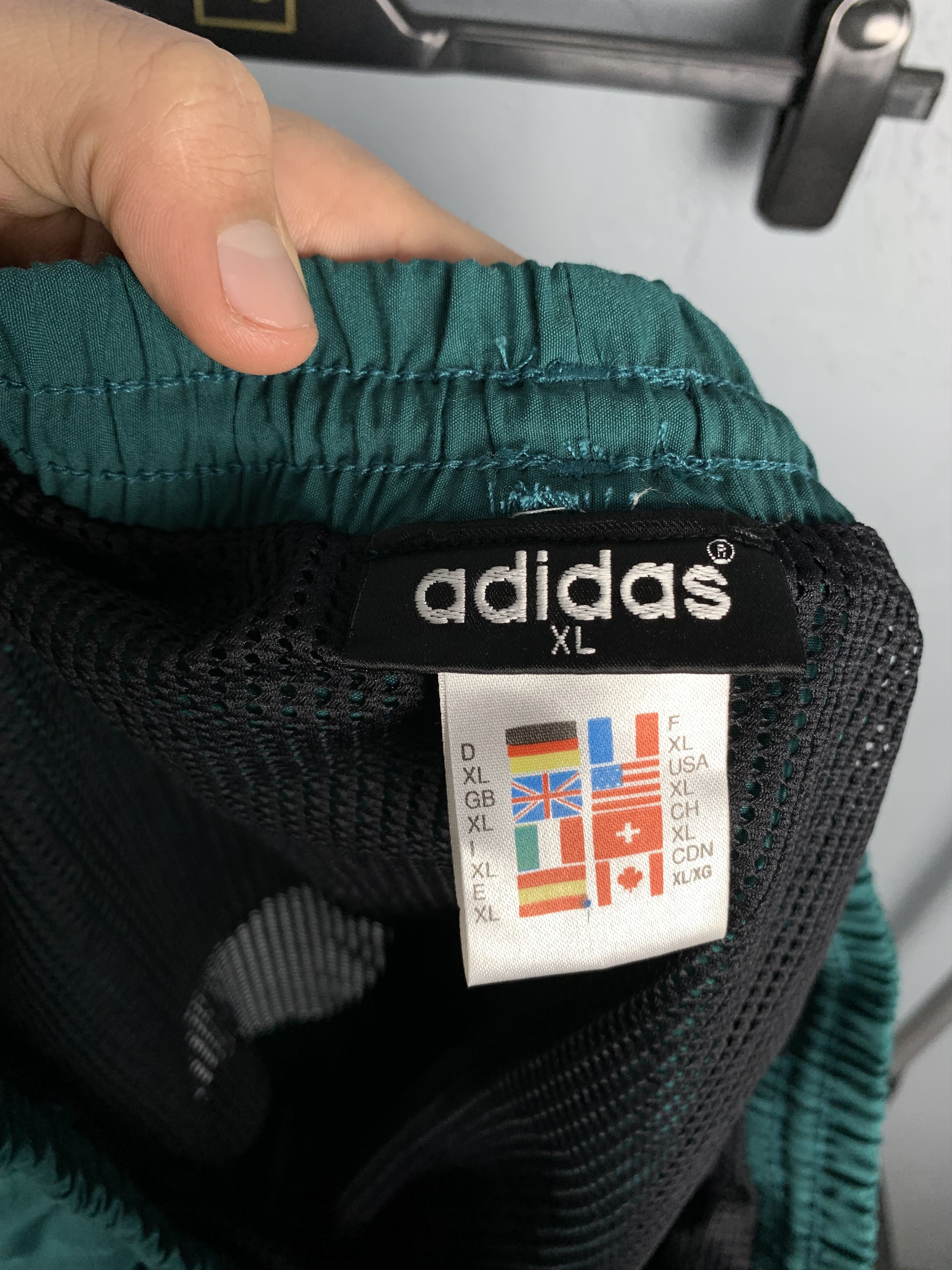 Adidas Adidas Vintage Mens Shorts Y2K Size US 36 / EU 52 - 6 Thumbnail