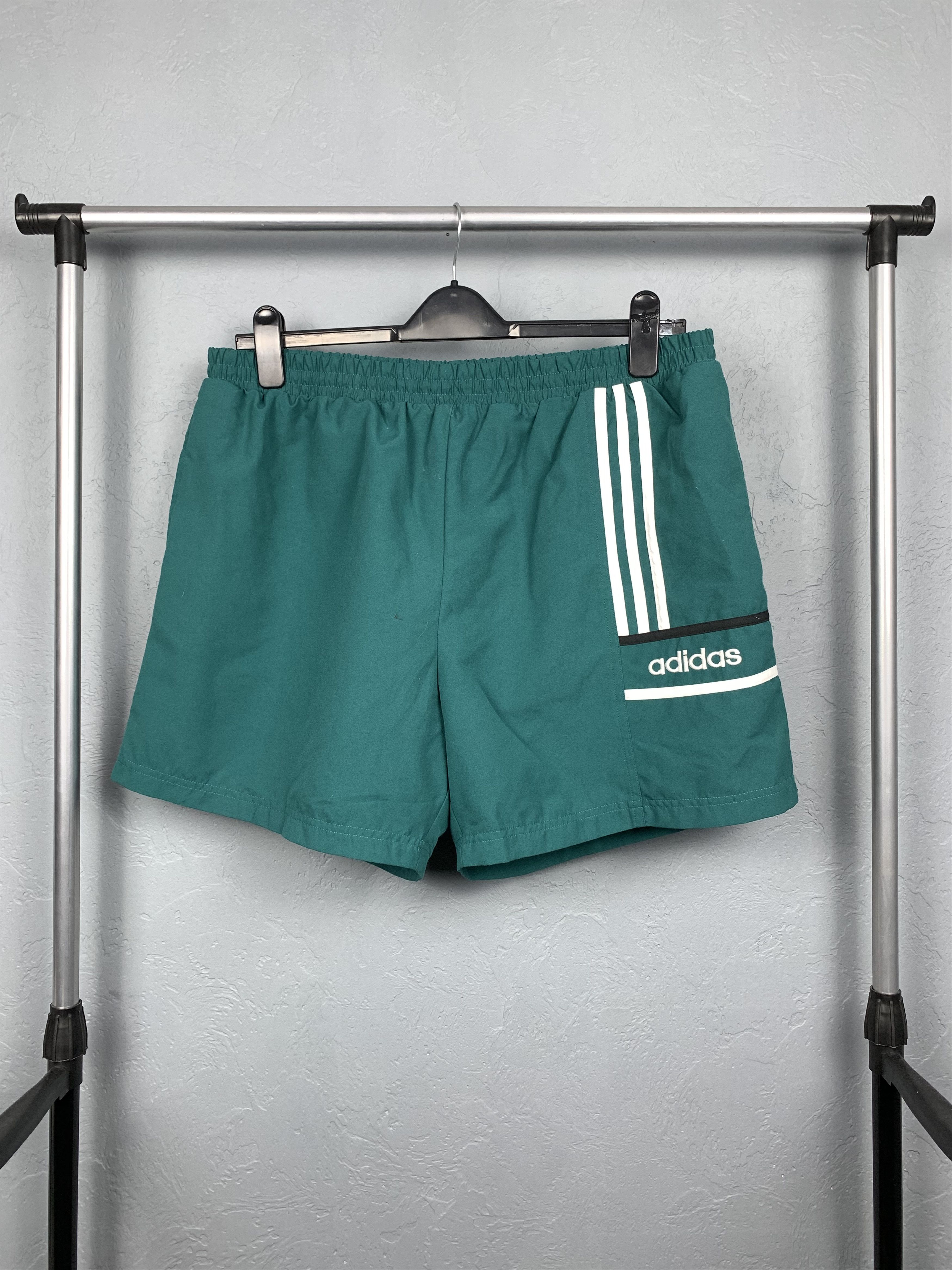 Adidas Adidas Vintage Mens Shorts Y2K Size US 36 / EU 52 - 1 Thumbnail