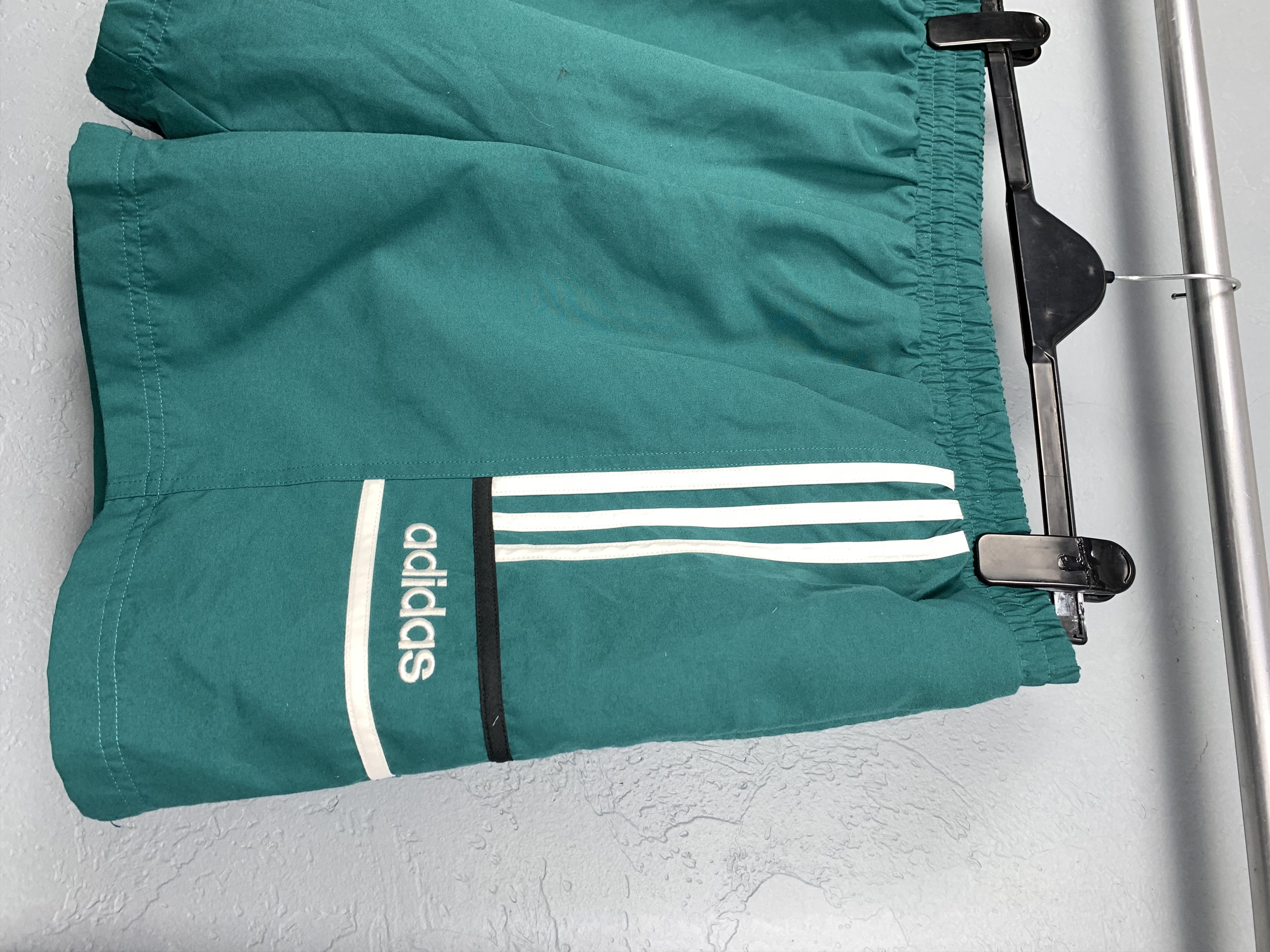 Adidas Adidas Vintage Mens Shorts Y2K Size US 36 / EU 52 - 2 Thumbnail
