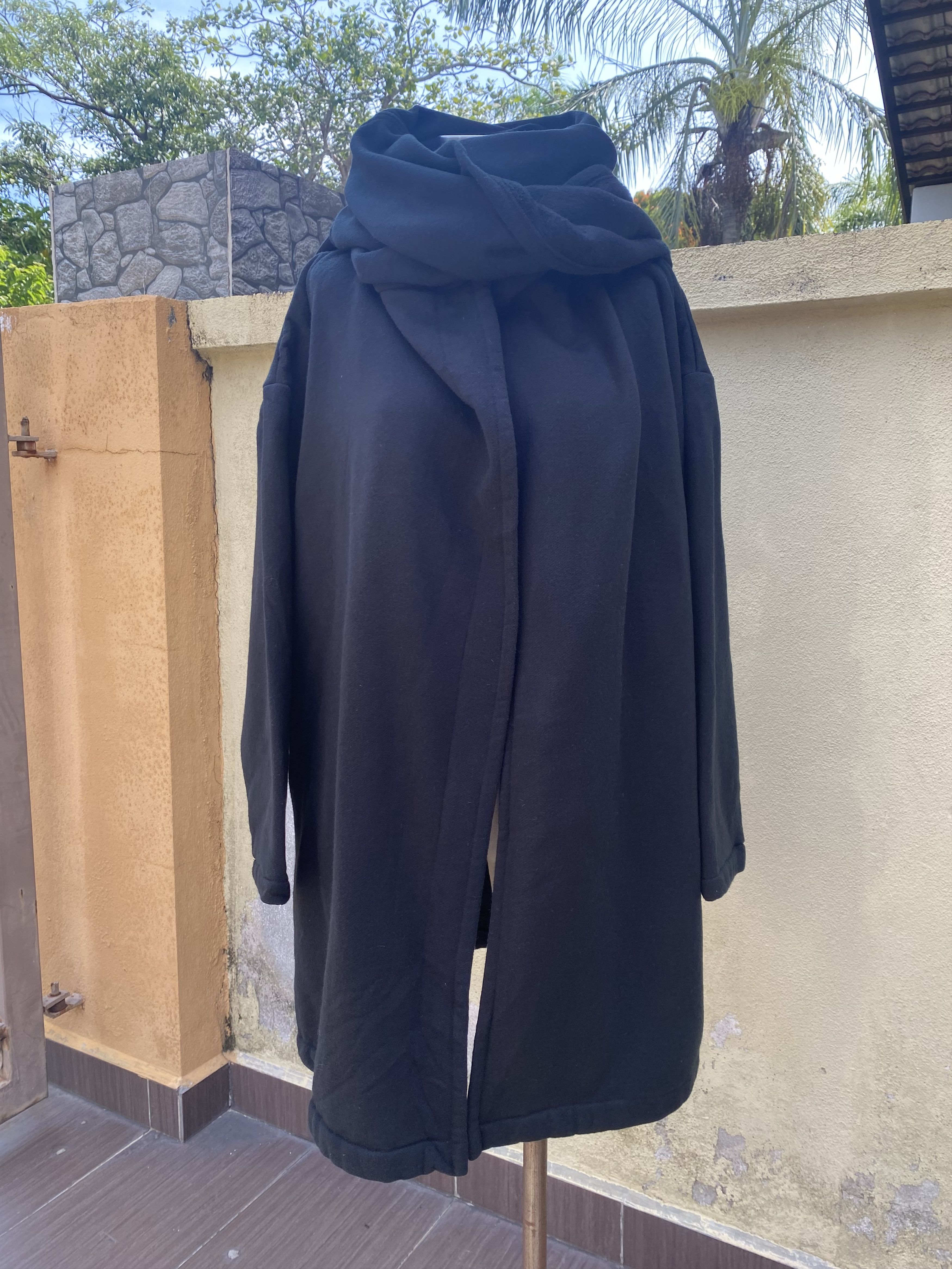 black collar shawl