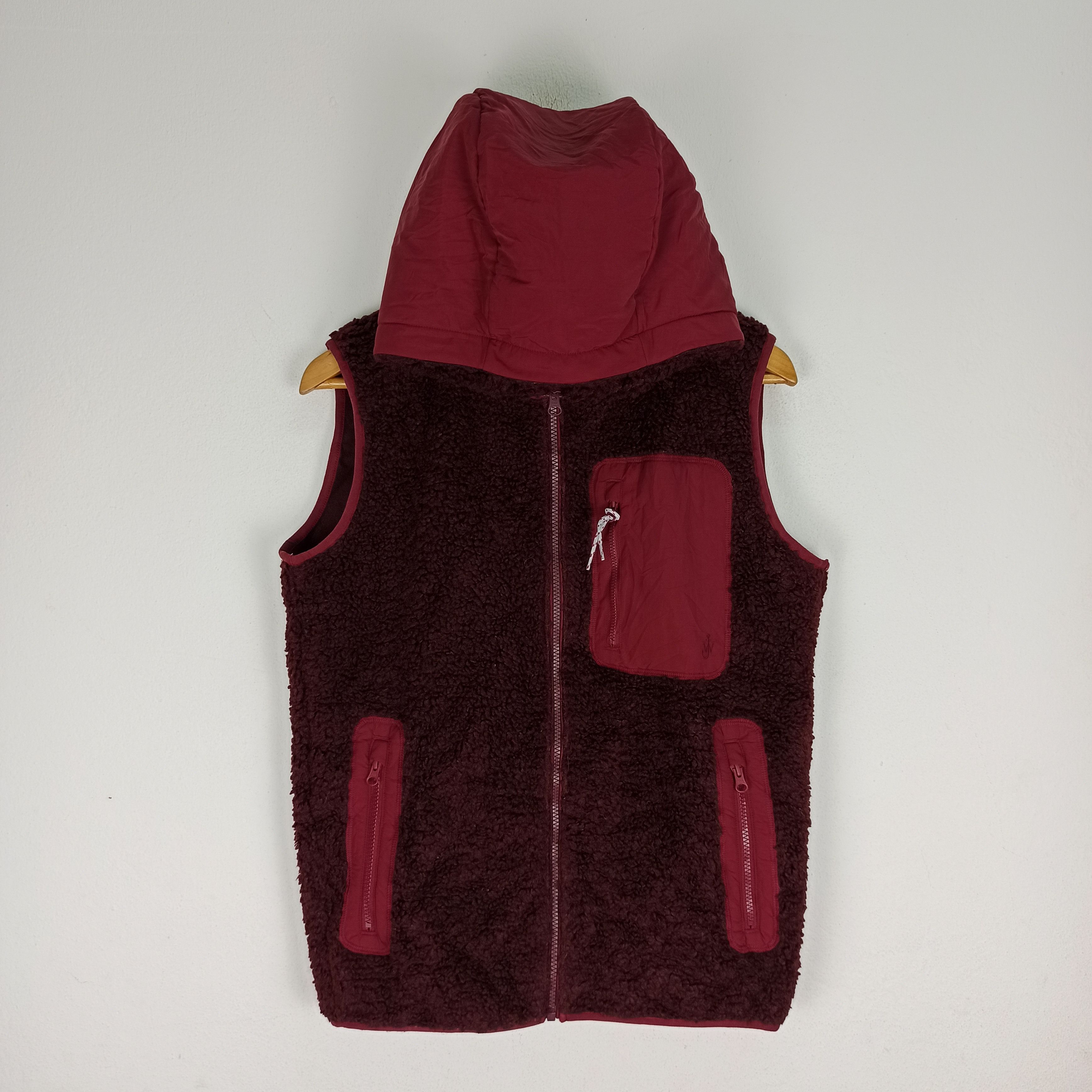 Rare🔥 Uniqlo x JW Anderson Hoodie Fleece No Sleeve
