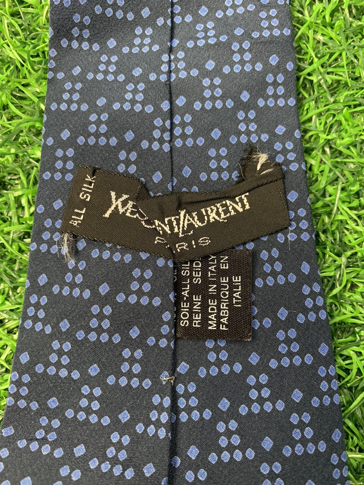 Yves Saint Laurent YSL Yves Saint Laurent Paris Made in Italy Neck Tie Size ONE SIZE - 4 Thumbnail