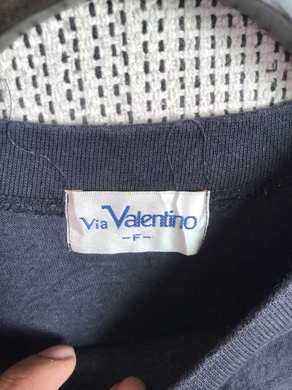 Vintage VINTAGE VALENTINO VIA SPELLOUT TSHIRT MULTICOLOUR Size US M / EU 48-50 / 2 - 5 Thumbnail