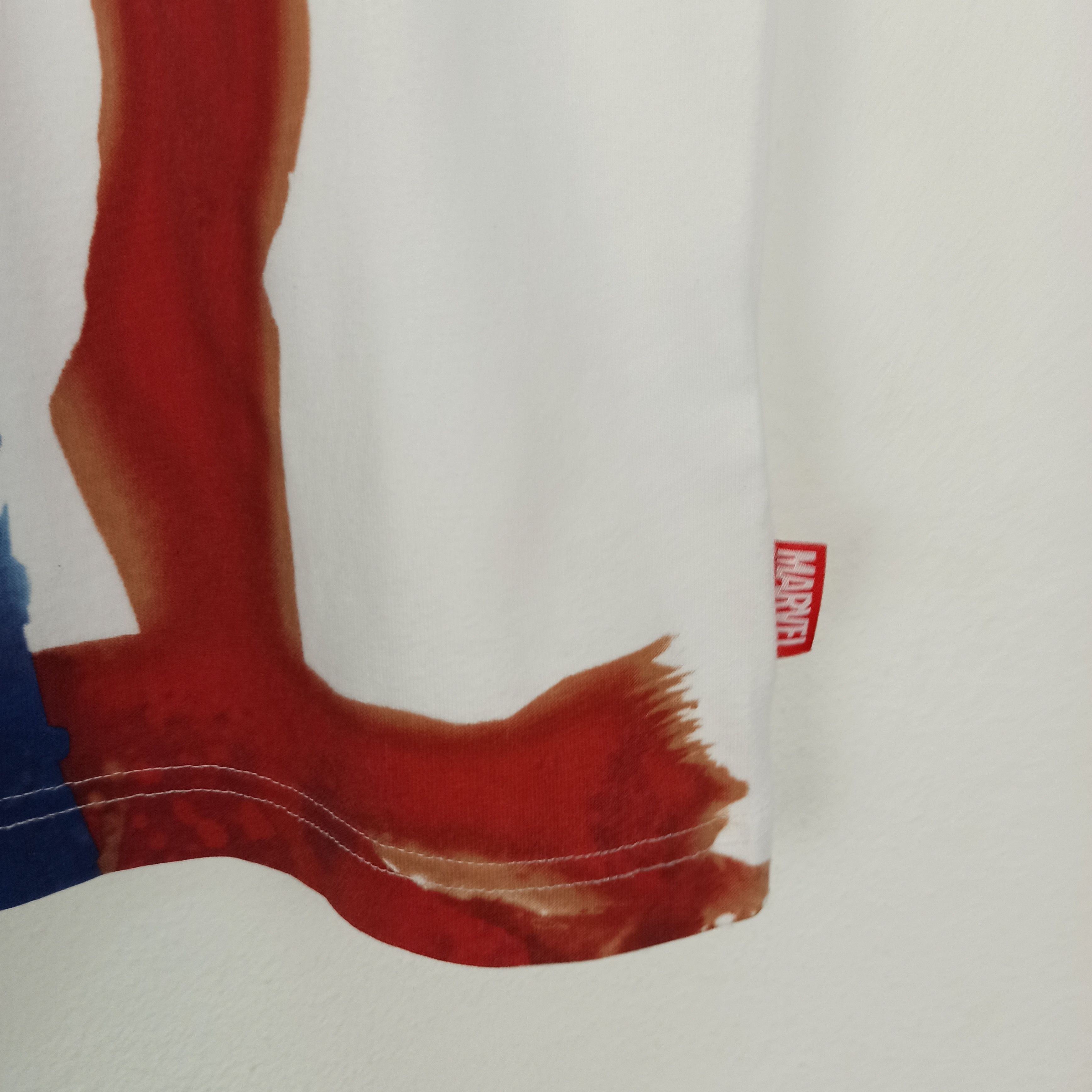 Marvel Comics STEALS🔥 Marvel Captain America Choose a Side By Uniqlo Tee Size US XL / EU 56 / 4 - 3 Thumbnail
