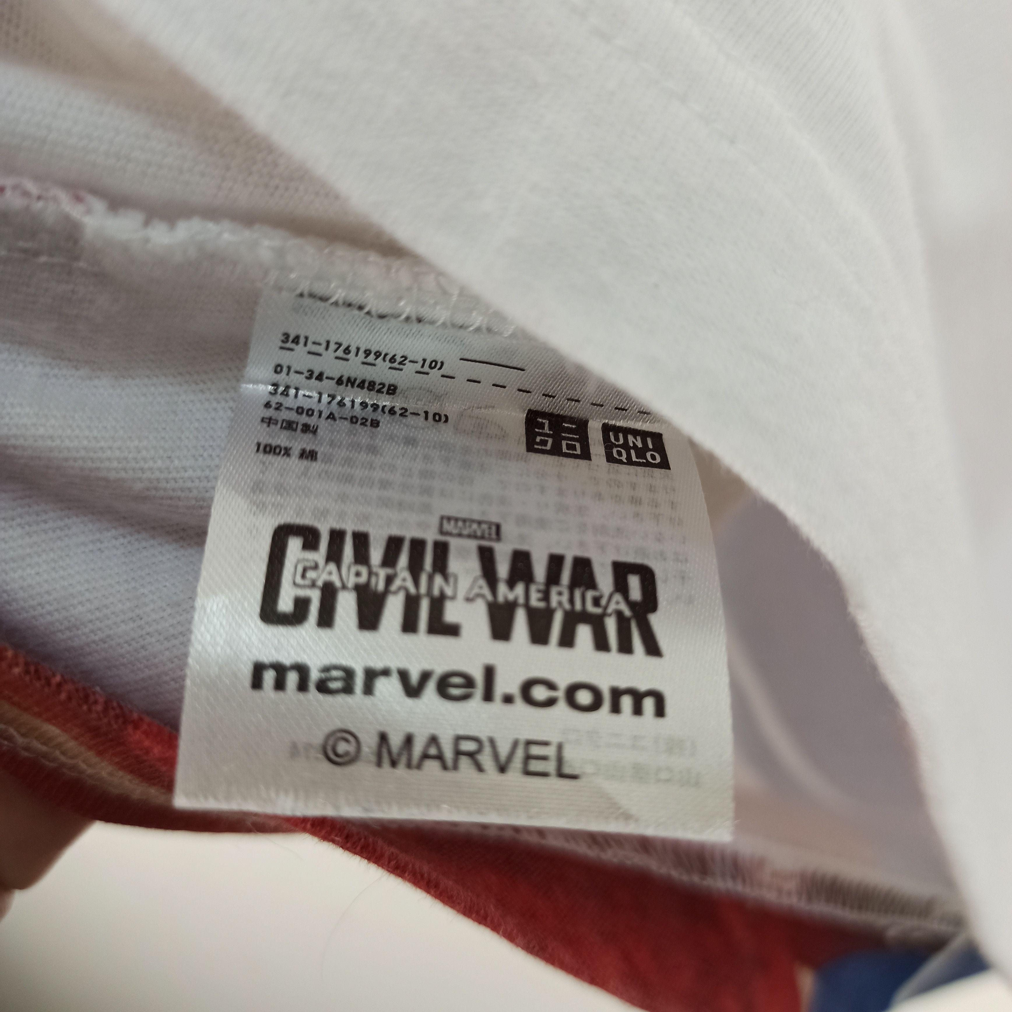 Marvel Comics STEALS🔥 Marvel Captain America Choose a Side By Uniqlo Tee Size US XL / EU 56 / 4 - 6 Thumbnail