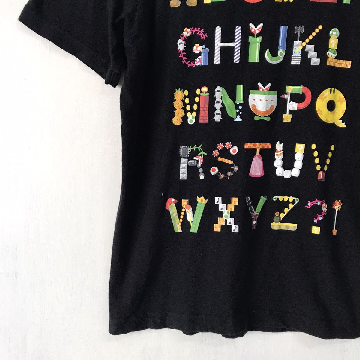 Nintendo × Uniqlo The global tshirt design competition nintendo tshirt Size US M / EU 48-50 / 2 - 5 Thumbnail