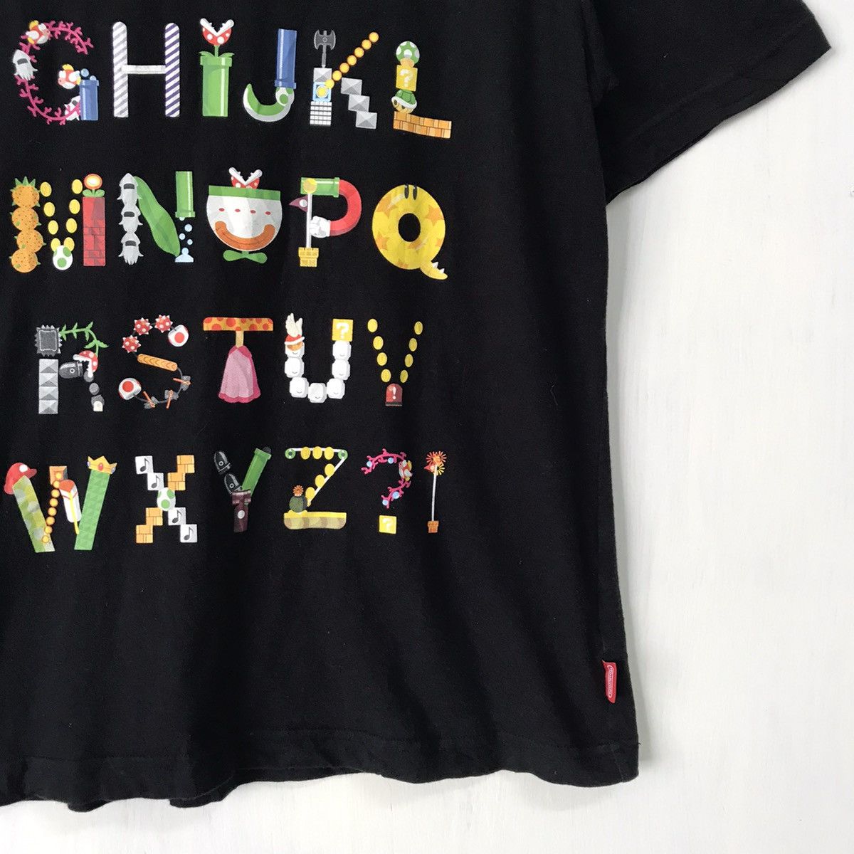 Nintendo × Uniqlo The global tshirt design competition nintendo tshirt Size US M / EU 48-50 / 2 - 6 Thumbnail