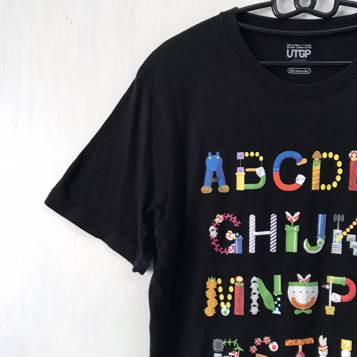 Nintendo × Uniqlo The global tshirt design competition nintendo tshirt Size US M / EU 48-50 / 2 - 3 Thumbnail