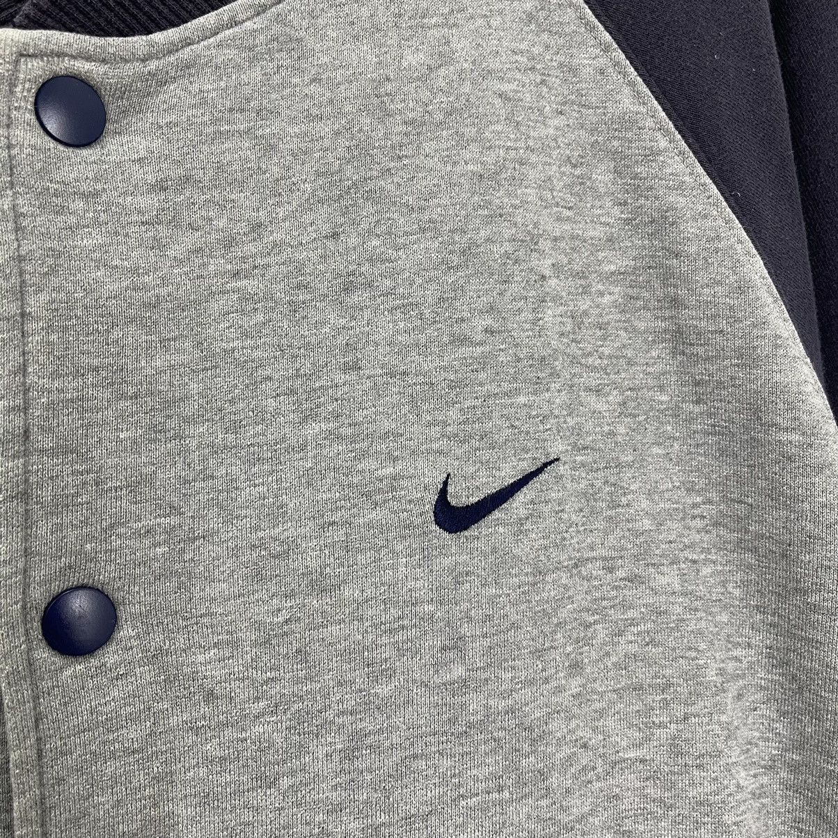 Nike Vintage Nike Small Logo Varsity Nike Sweater Size XL Size US XL / EU 56 / 4 - 5 Thumbnail