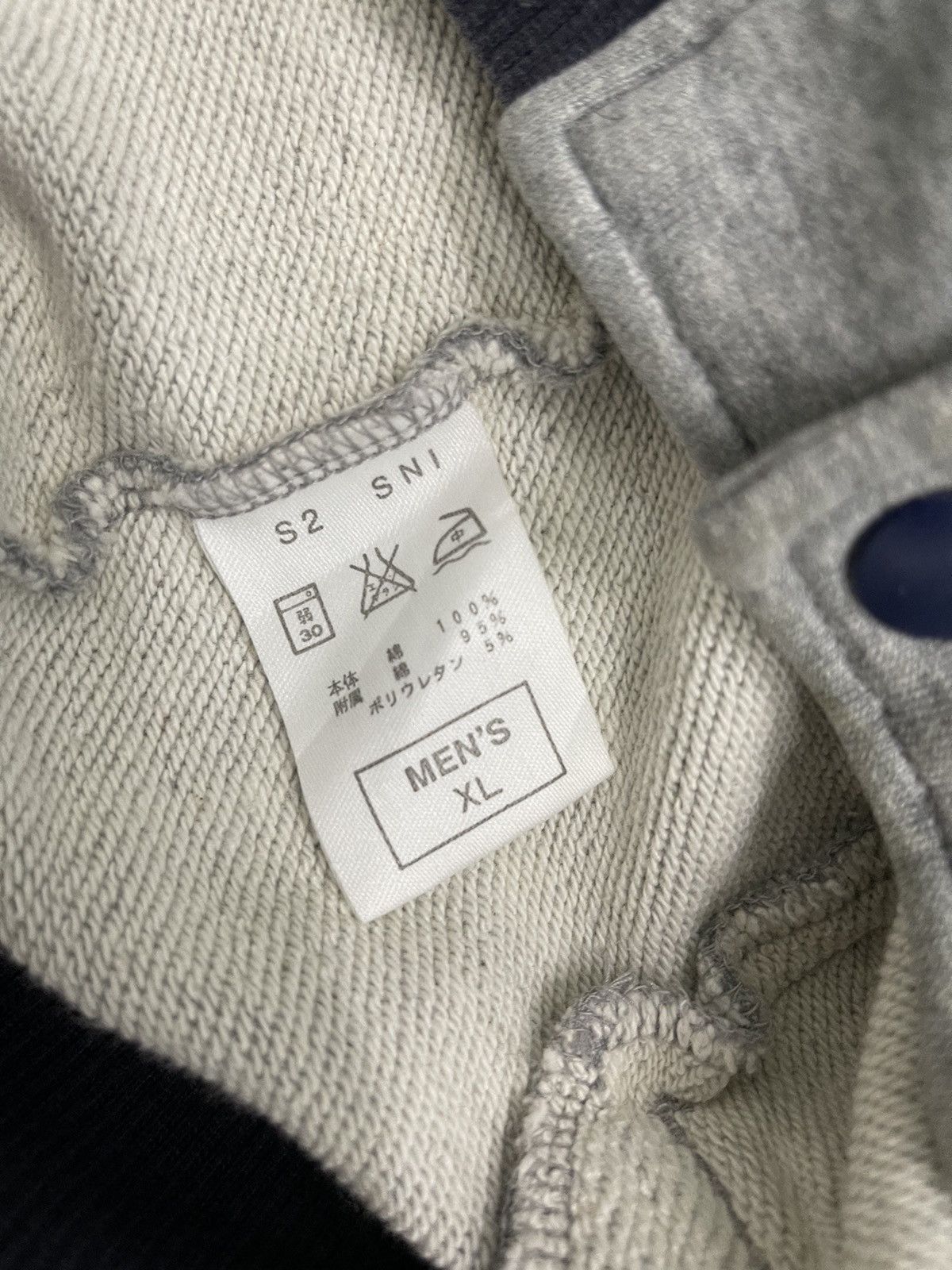 Nike Vintage Nike Small Logo Varsity Nike Sweater Size XL Size US XL / EU 56 / 4 - 10 Thumbnail
