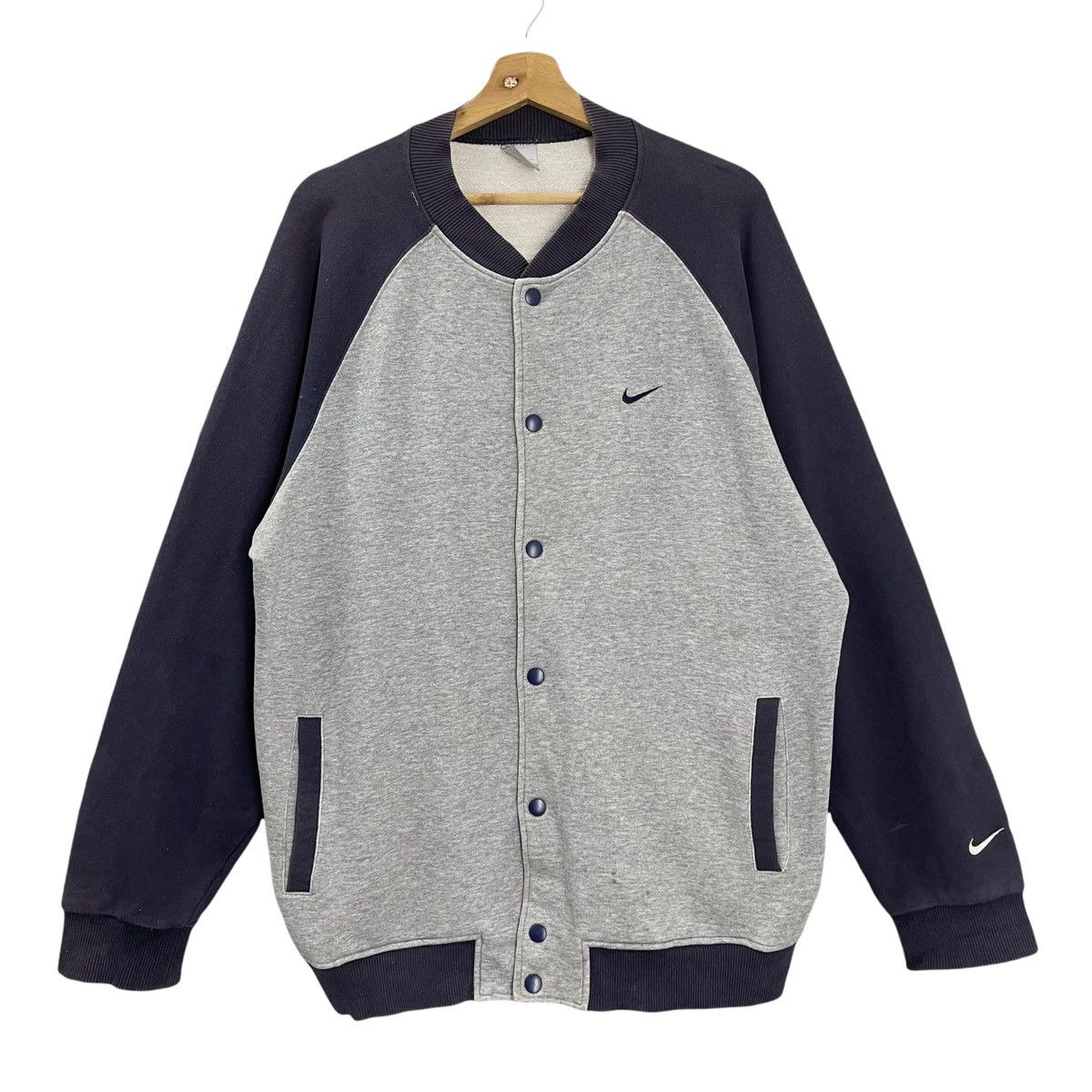 Nike Vintage Nike Small Logo Varsity Nike Sweater Size XL Size US XL / EU 56 / 4 - 1 Thumbnail