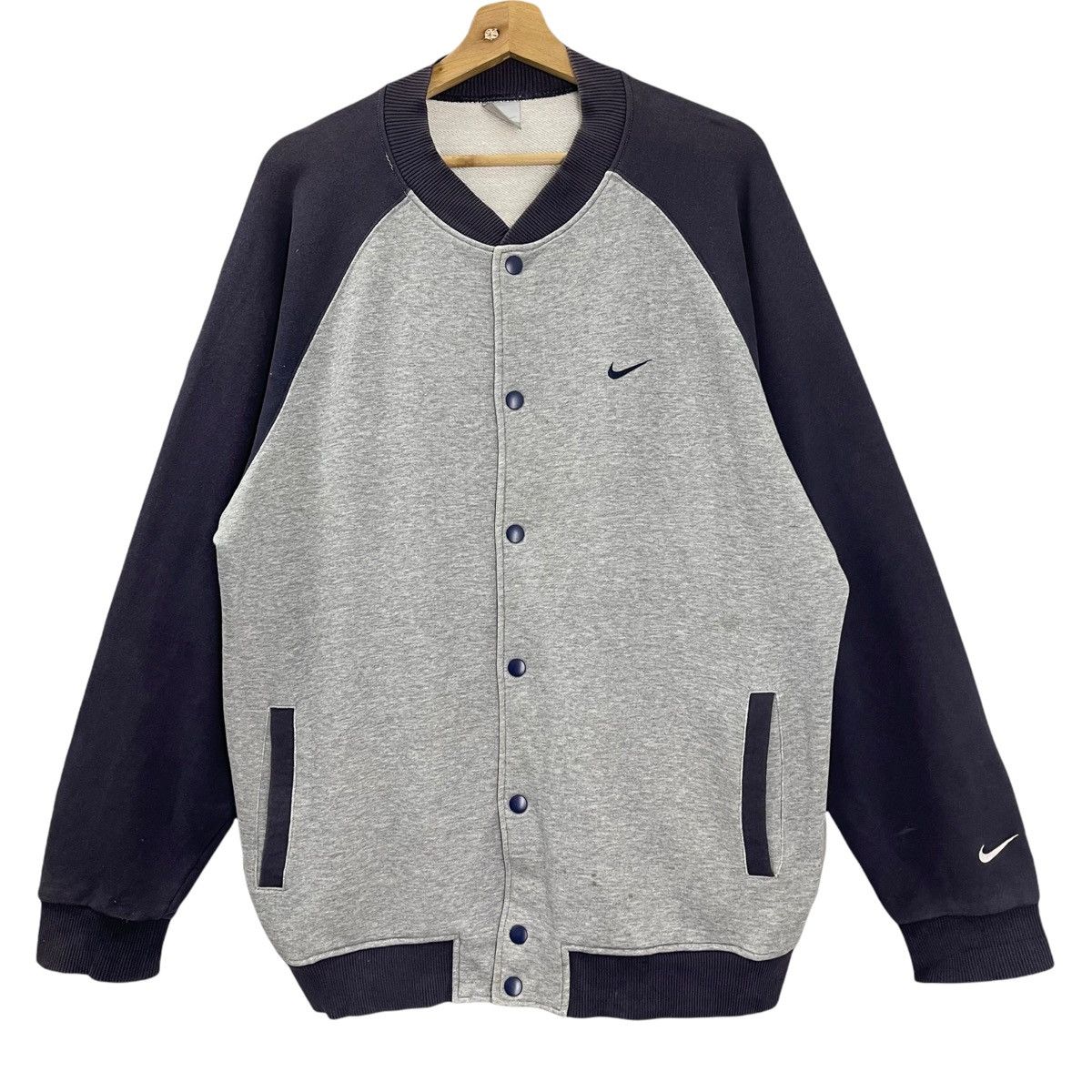 Nike Vintage Nike Small Logo Varsity Nike Sweater Size XL Size US XL / EU 56 / 4 - 3 Thumbnail