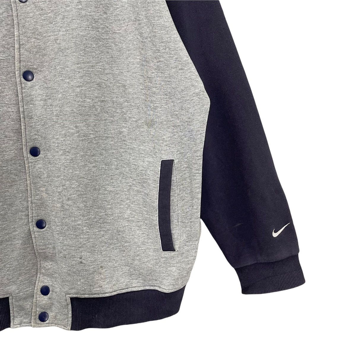 Nike Vintage Nike Small Logo Varsity Nike Sweater Size XL Size US XL / EU 56 / 4 - 6 Thumbnail